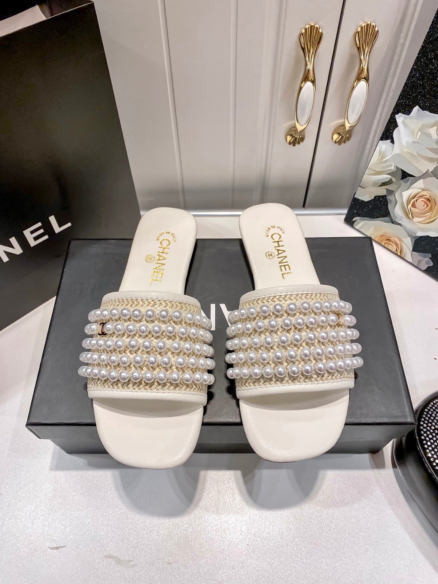 CHAN* 25 Pearl Flat Slippers