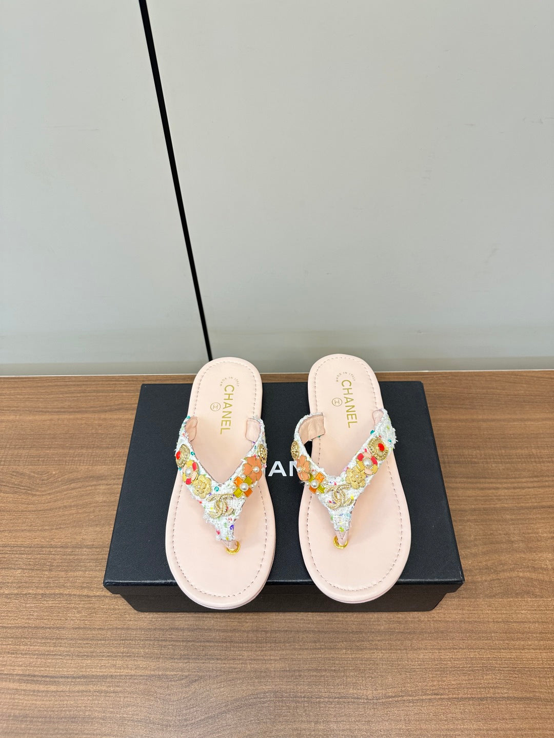 CHAN* 25SS flip flops vip