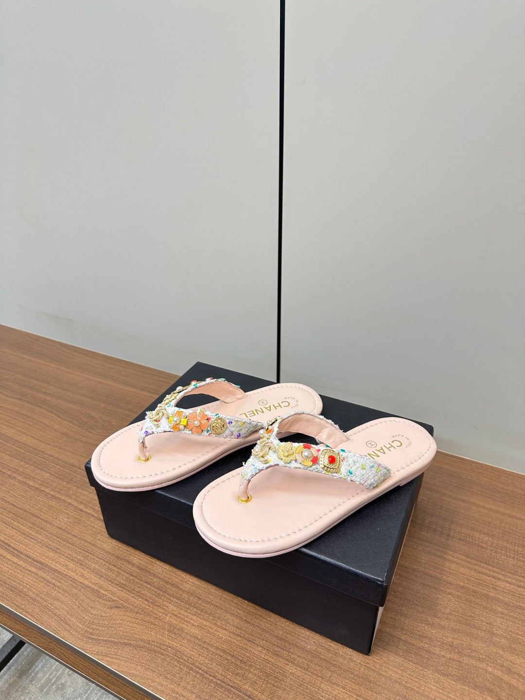 CHAN* 25SS flip flops vip