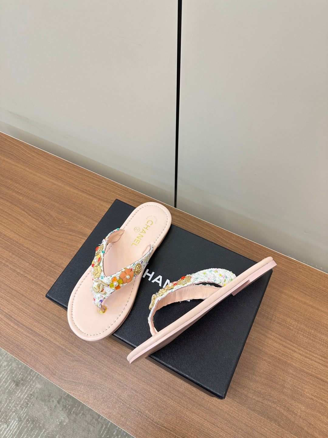 CHAN* 25SS flip flops vip