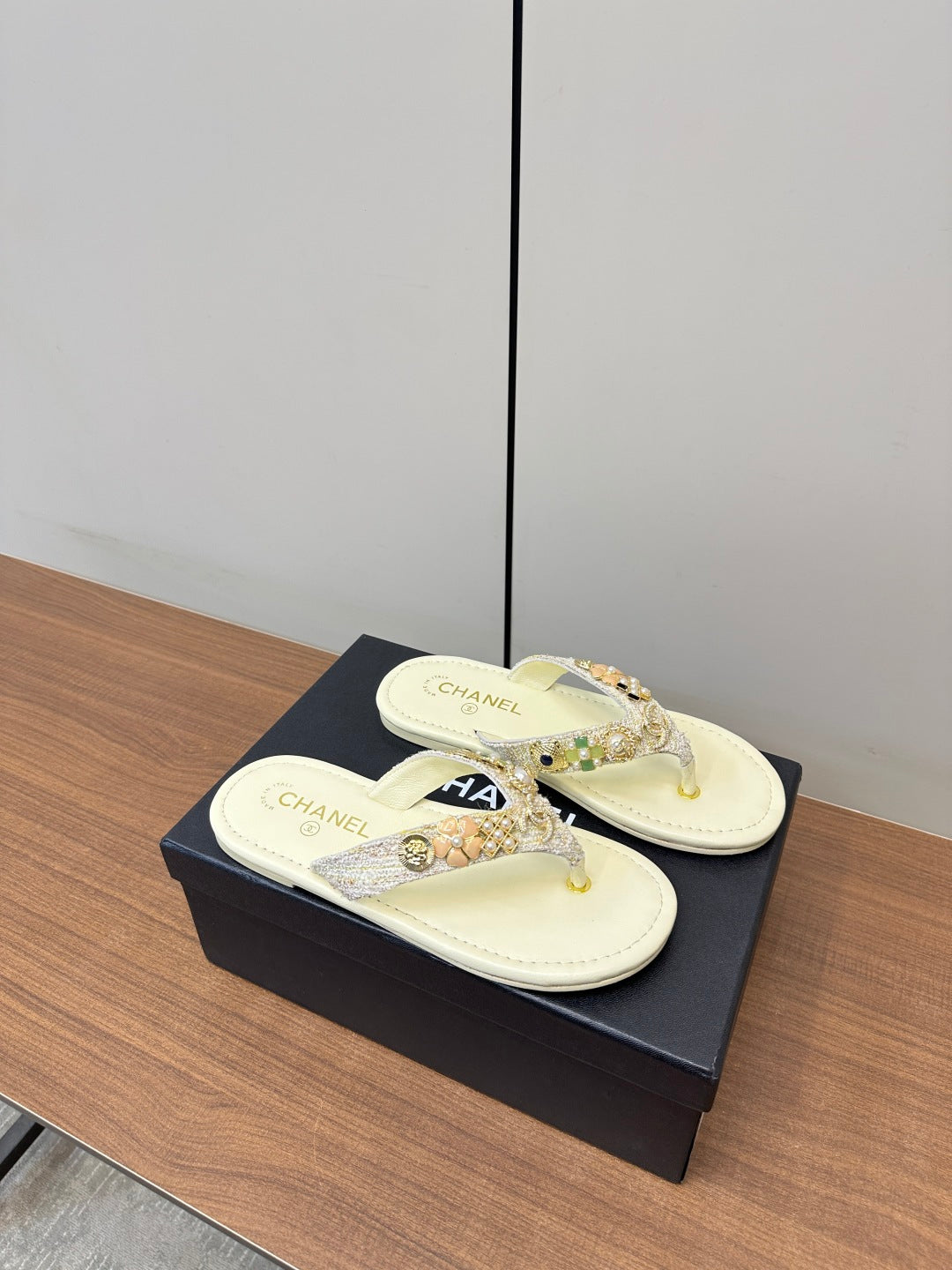 CHAN* 25SS flip flops vip