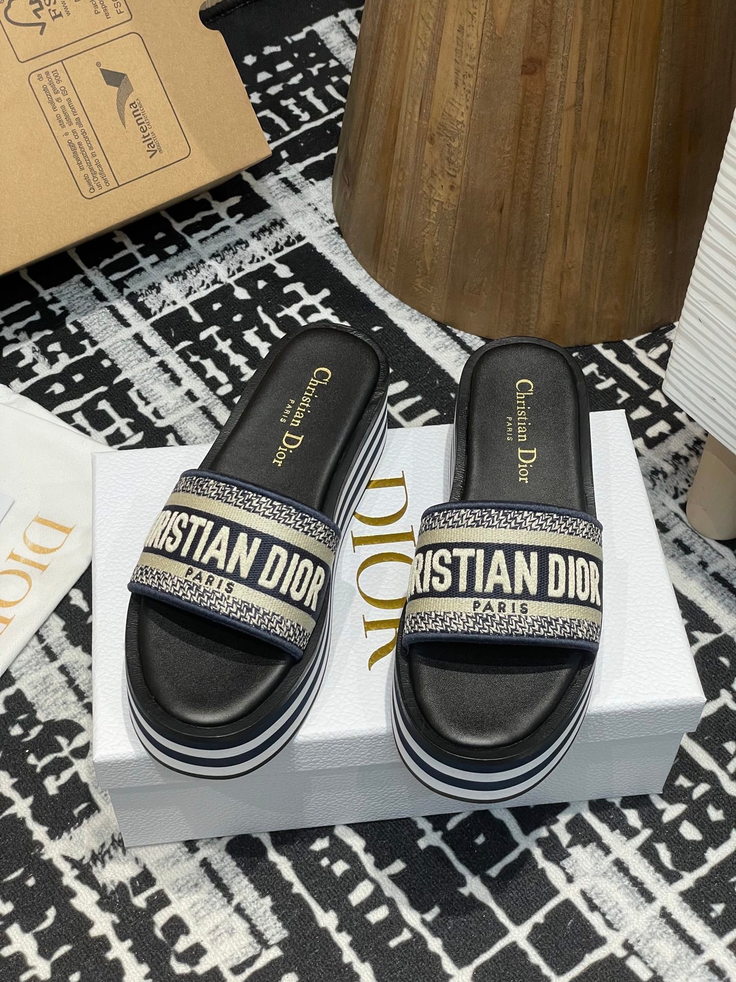 DIO* 25SS embroidered thick-soled slippers VIP