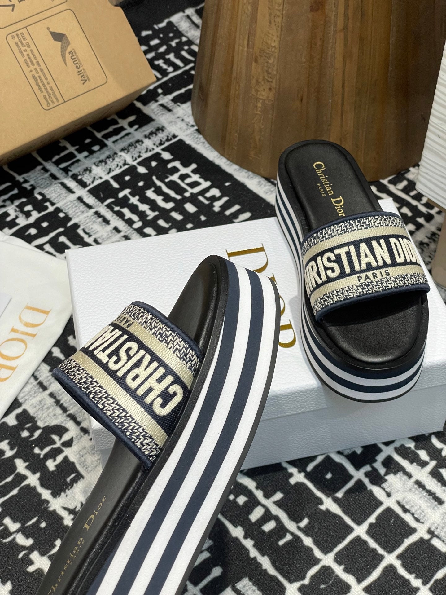 DIO* 25SS embroidered thick-soled slippers VIP