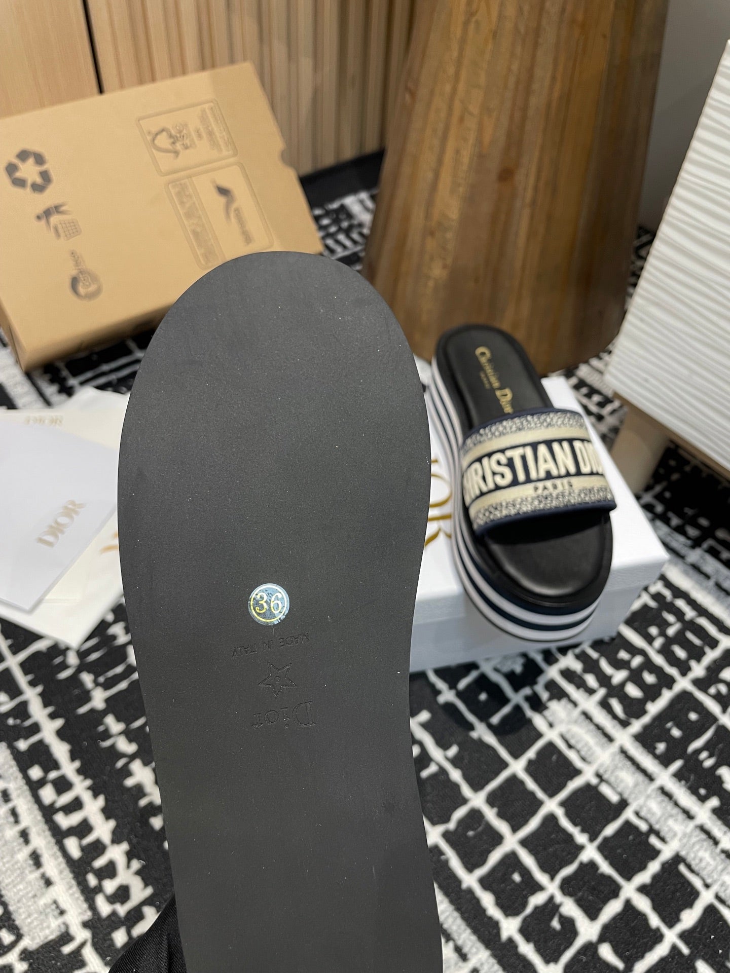 DIO* 25SS embroidered thick-soled slippers VIP