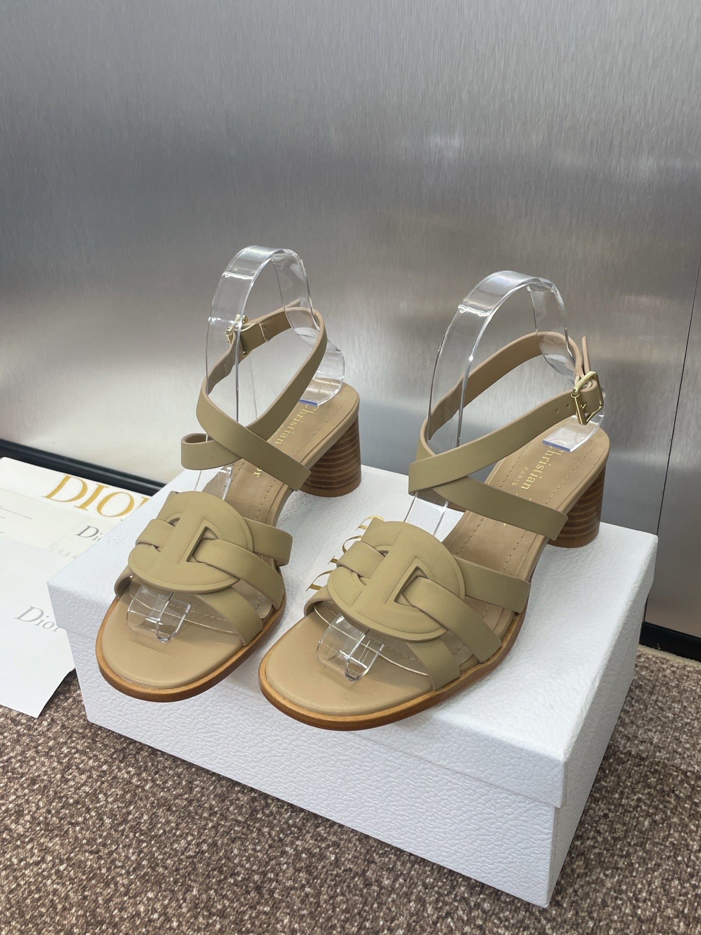 DIO* 25SSCD lettering high-heeled sandals VIP