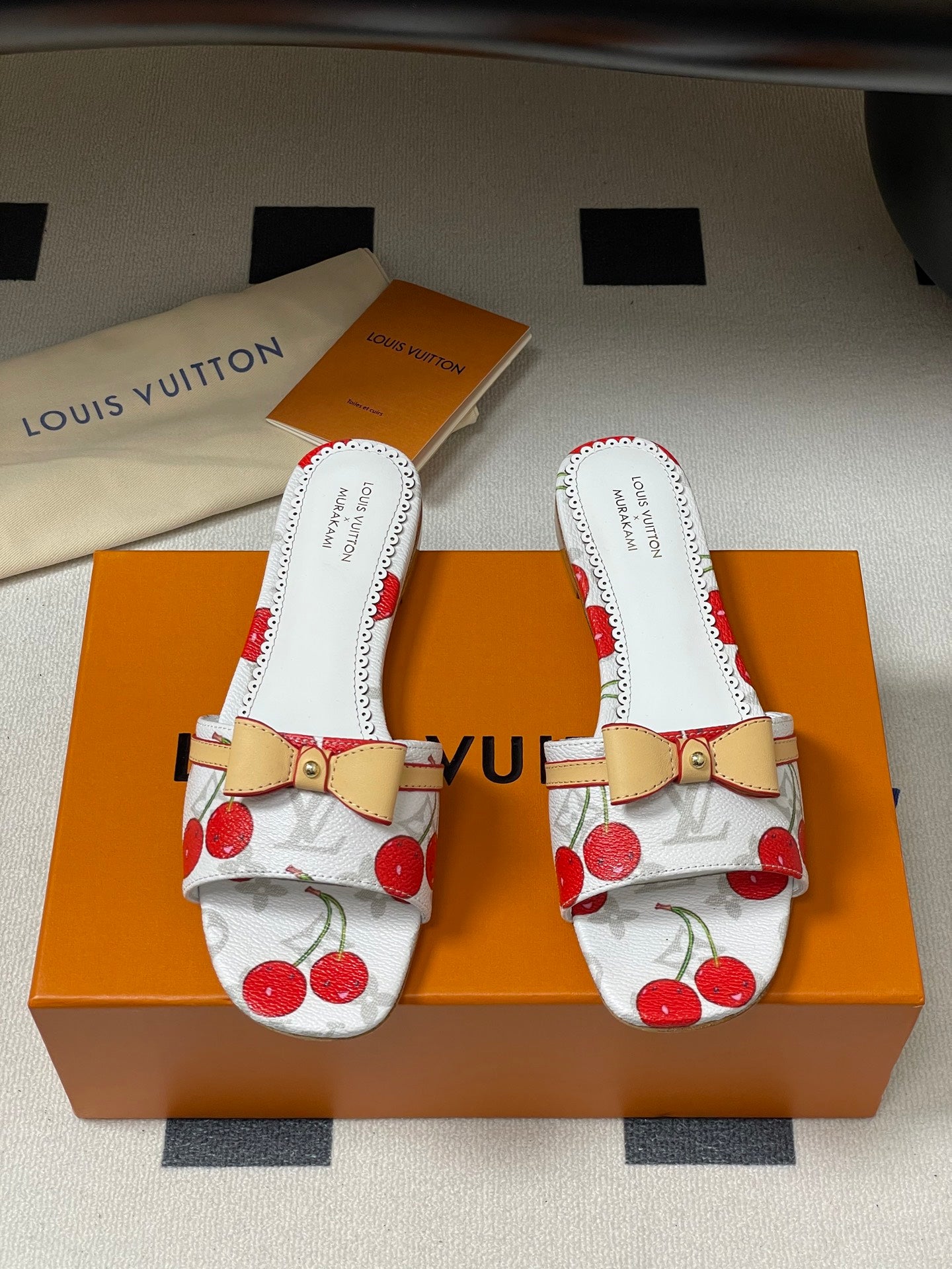 LOU* 25SS cherry slippers VIP