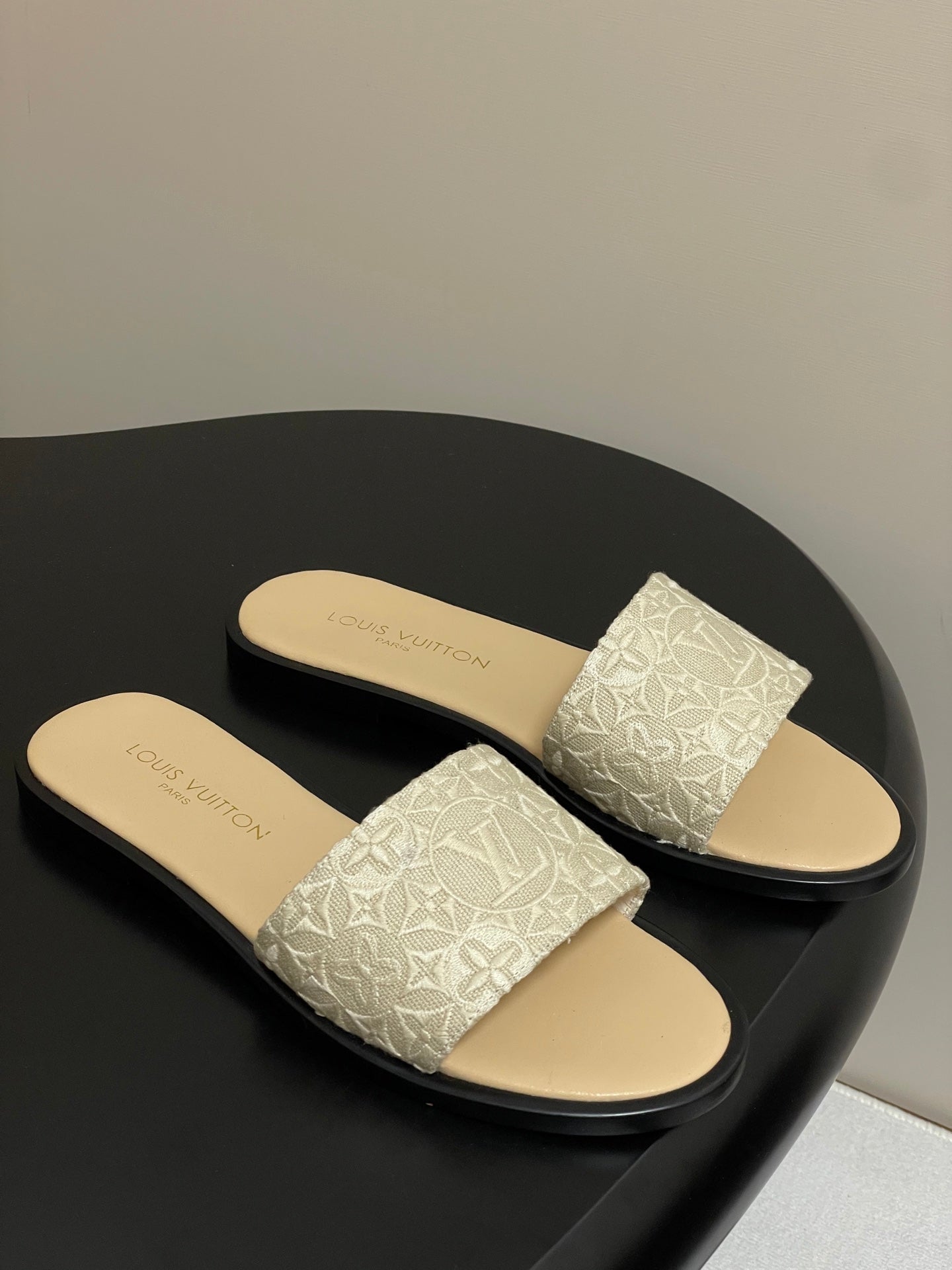 LOU* 25SS embroidered flat slippers VIP