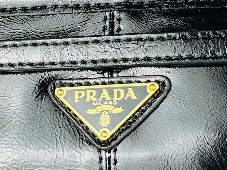 Top layer cowhide handbag