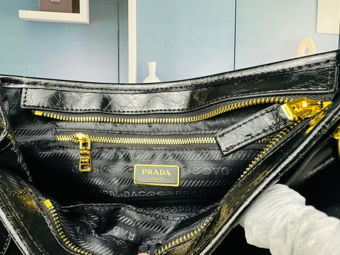 Top layer cowhide handbag