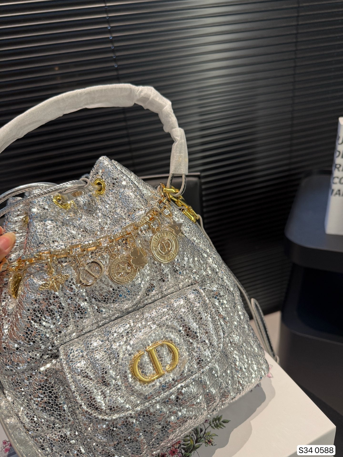 DIO* 25SS Bucket Bag