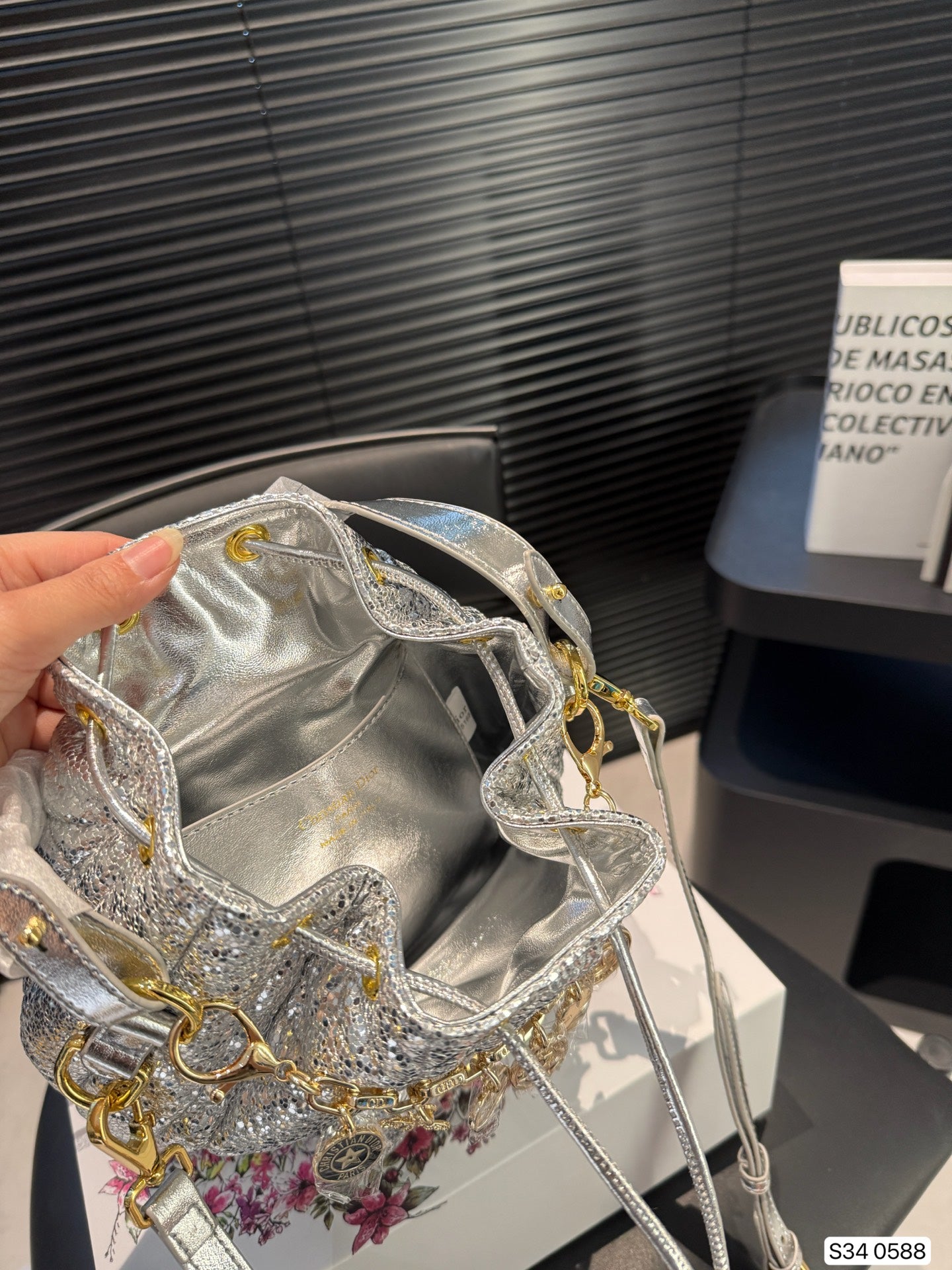 DIO* 25SS Bucket Bag