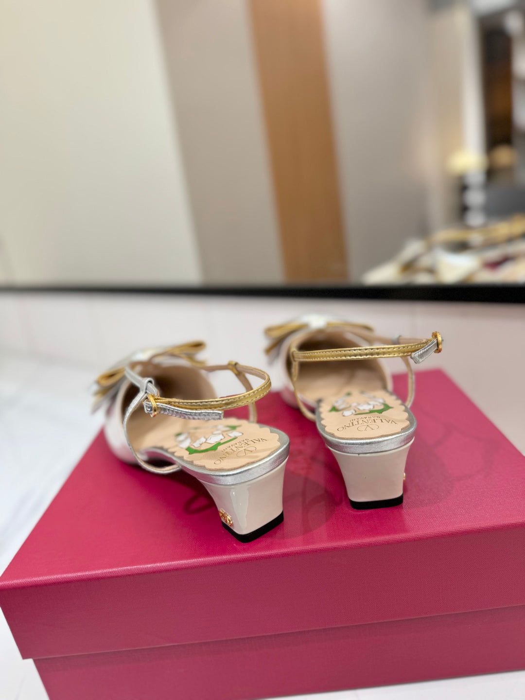 Valent* 25SS bow sandals