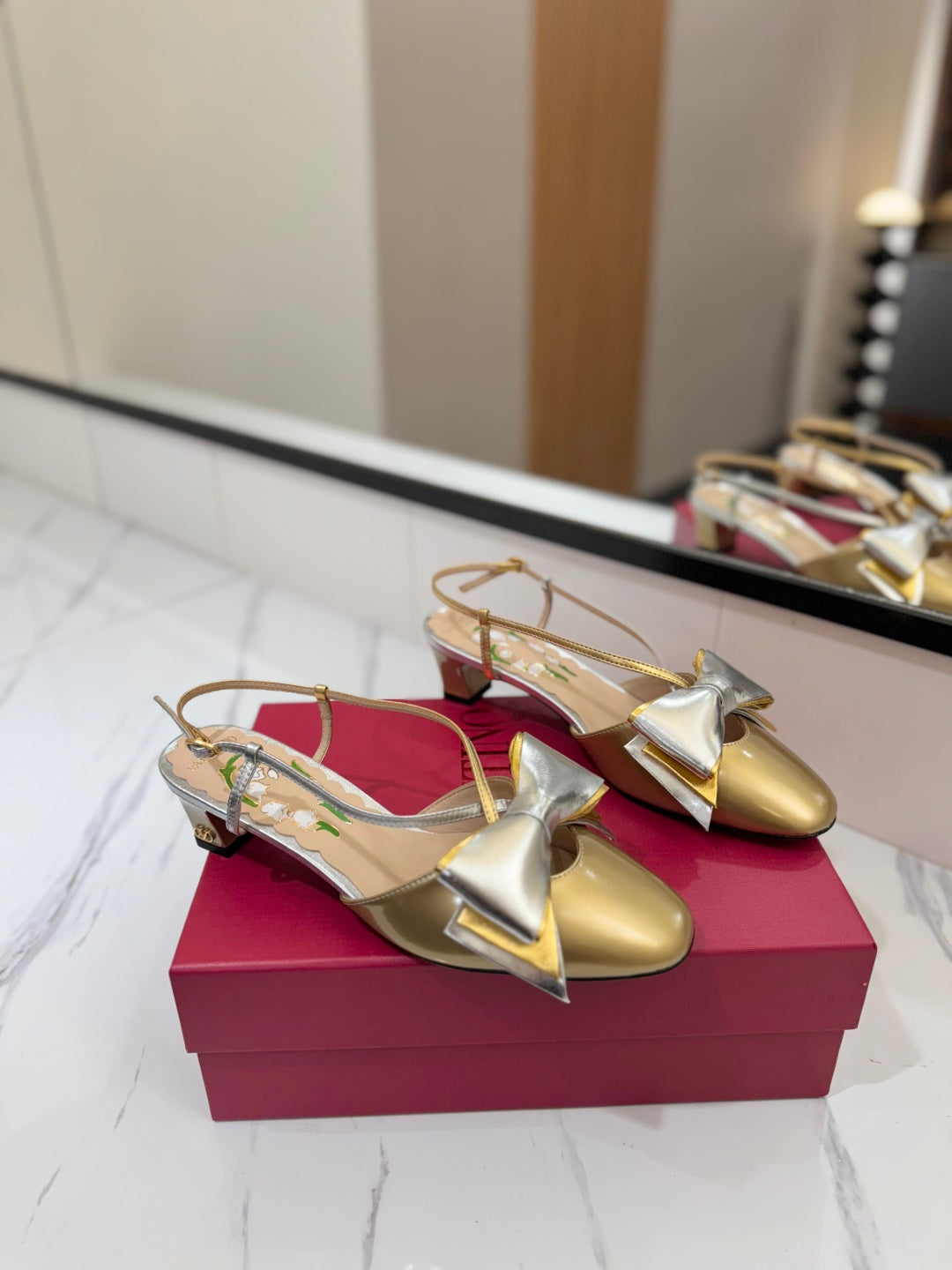 Valent* 25SS bow sandals