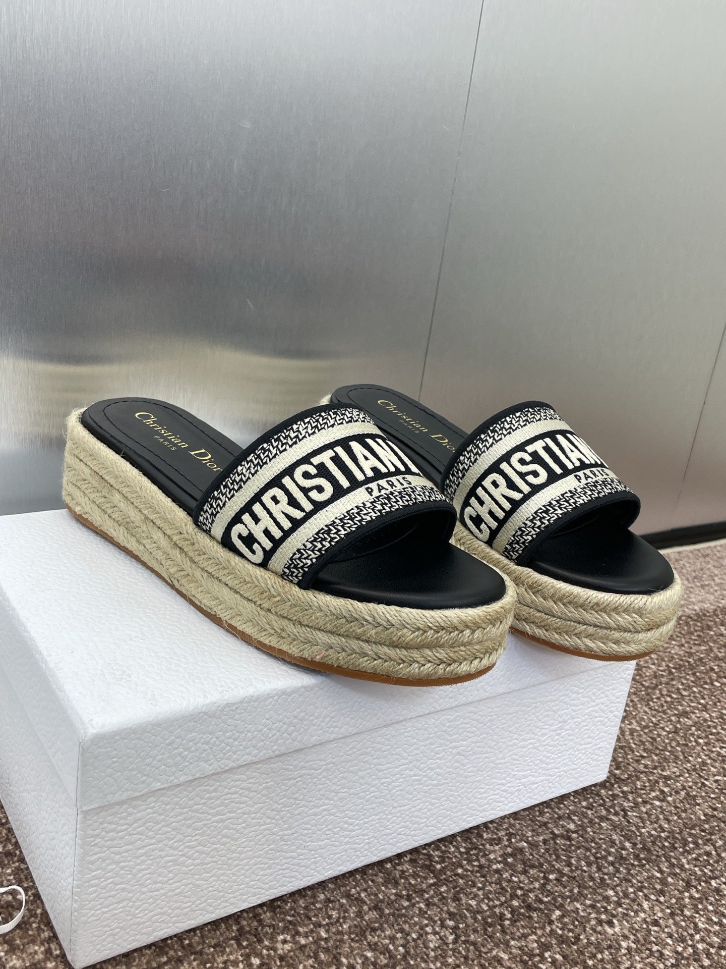 Di* 25SS thick-soled slippers