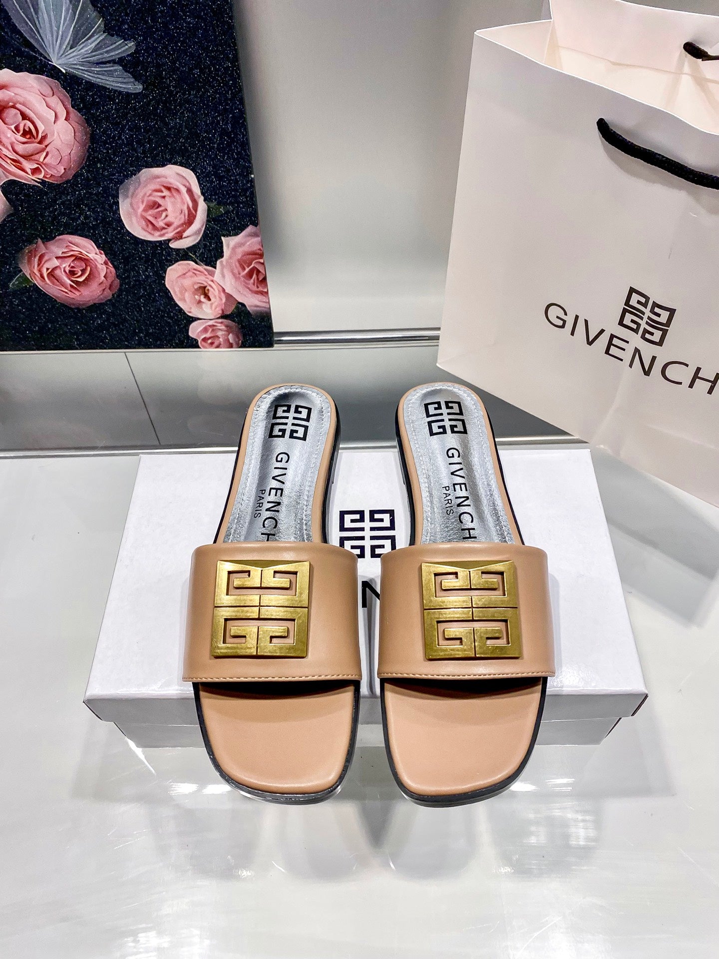 Givenc* 25SS flat slippers