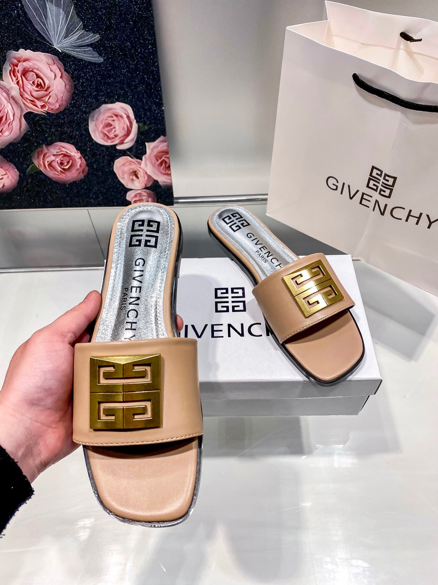Givenc* 25SS flat slippers