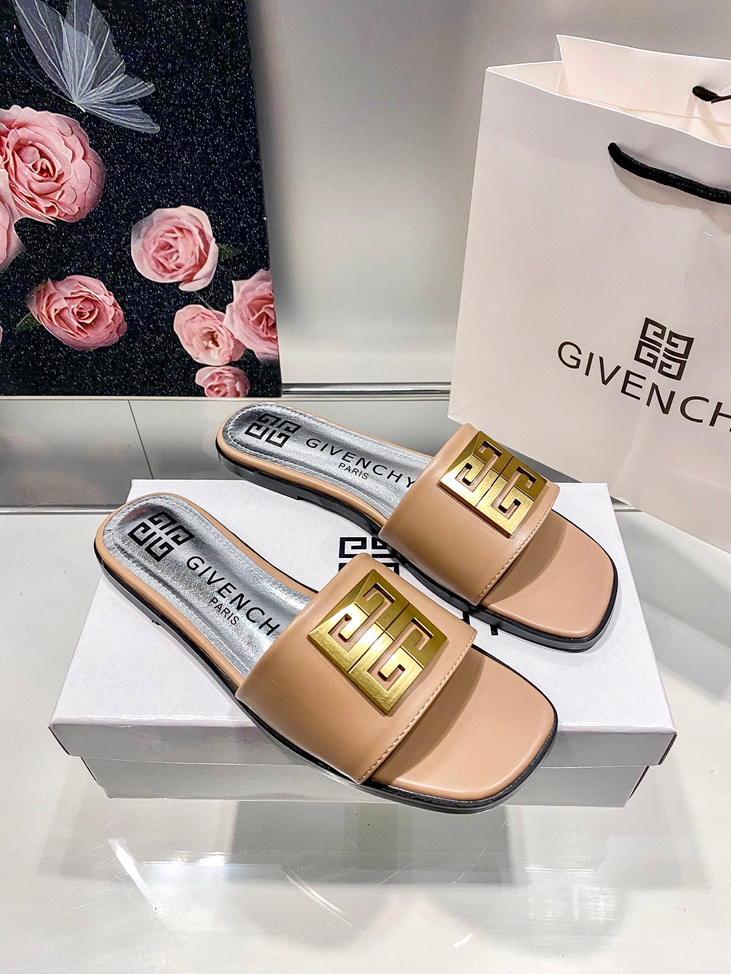 Givenc* 25SS flat slippers