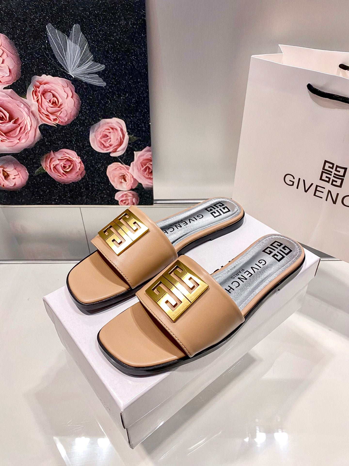 Givenc* 25SS flat slippers