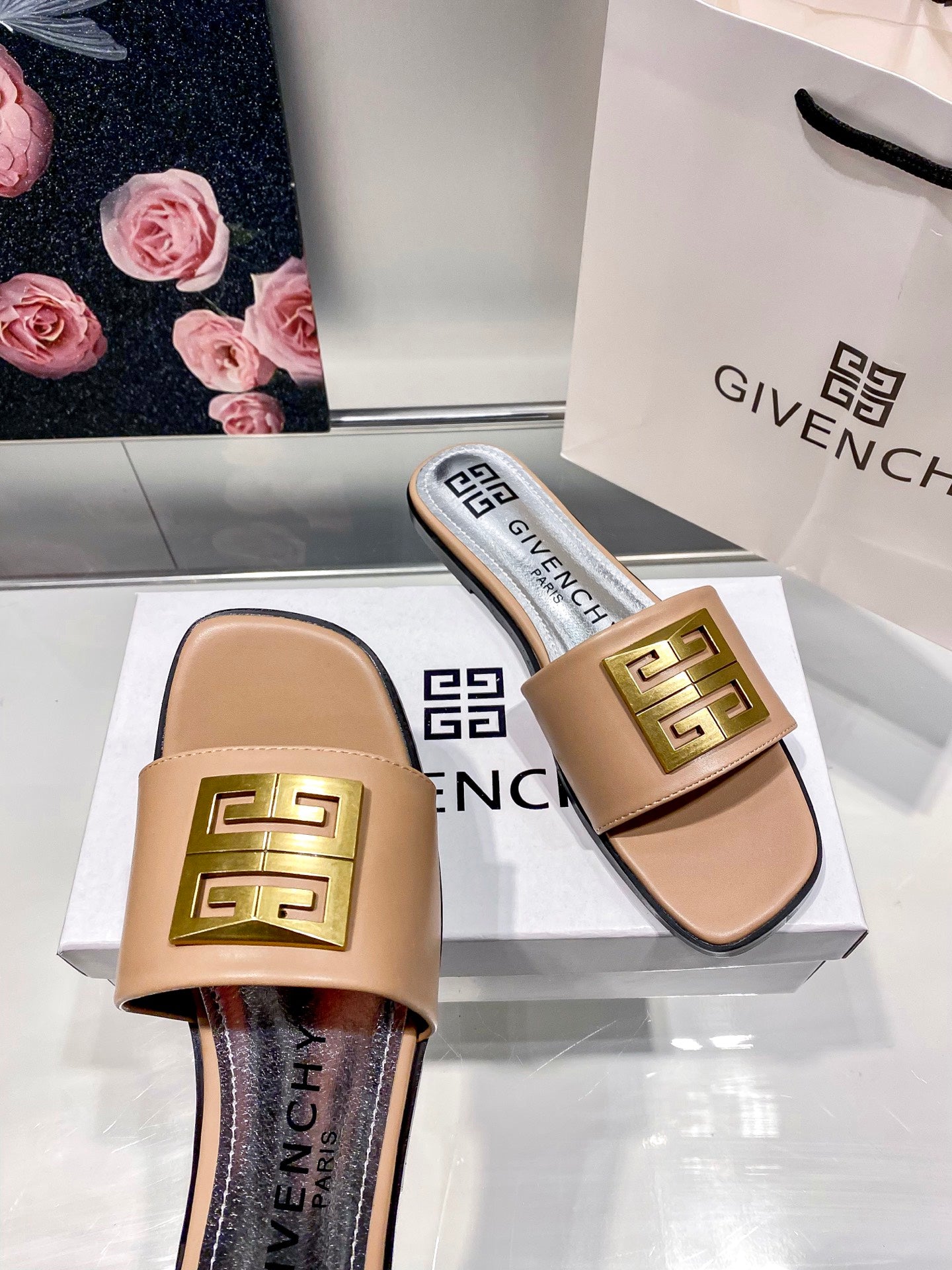 Givenc* 25SS flat slippers
