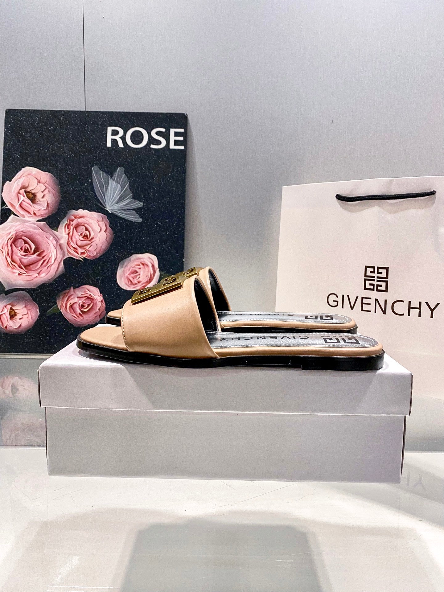 Givenc* 25SS flat slippers