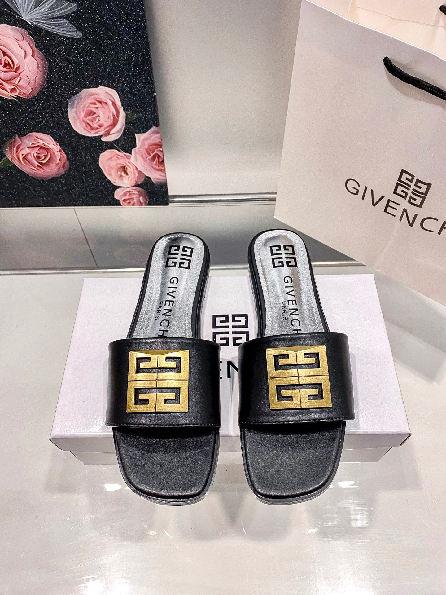 Givenc* 25SS flat slippers