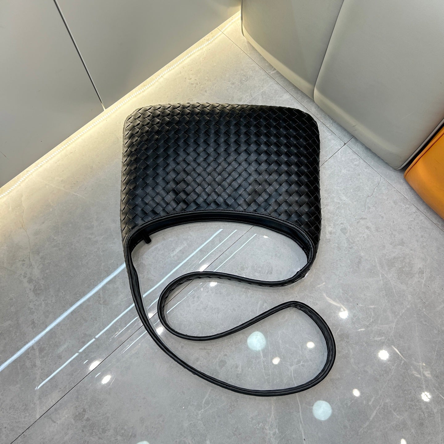 BV* 25SS Woven Crossbody Bag