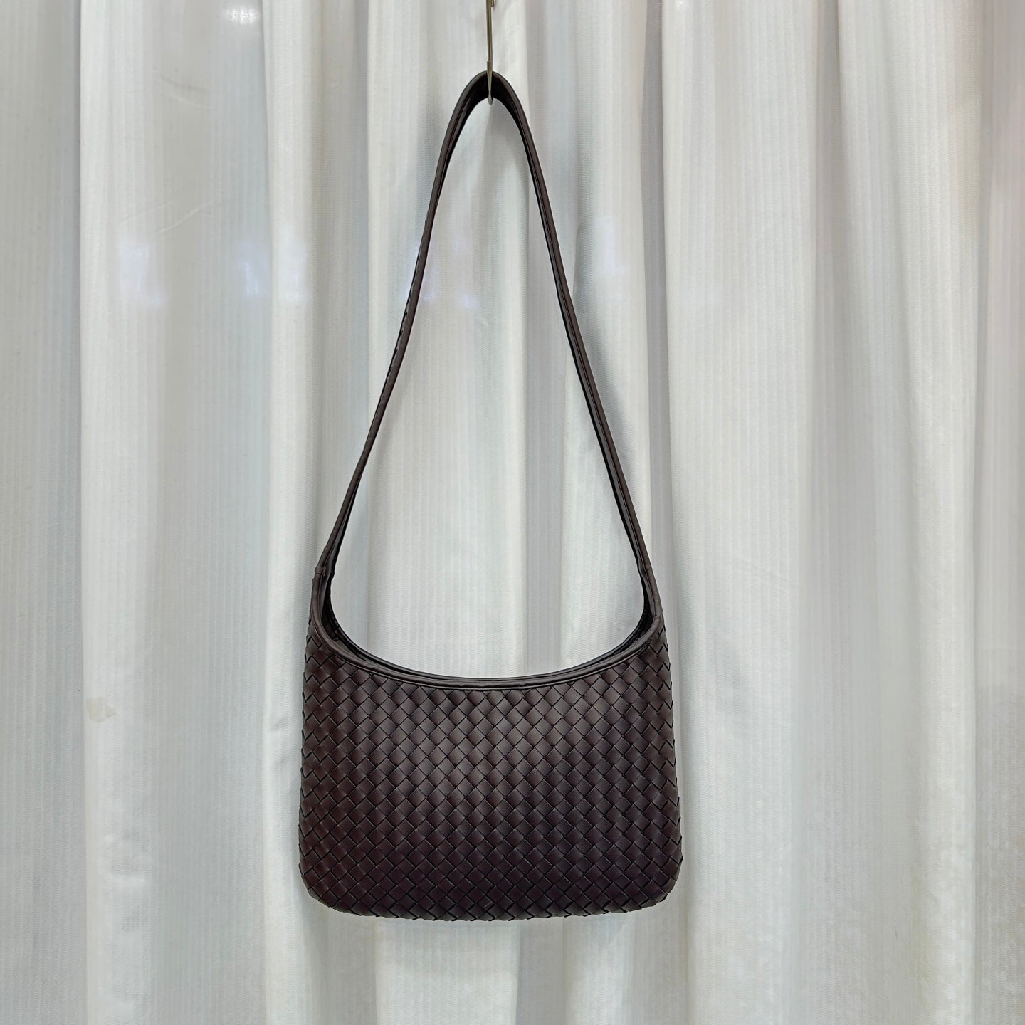 BV* 25SS Woven Crossbody Bag