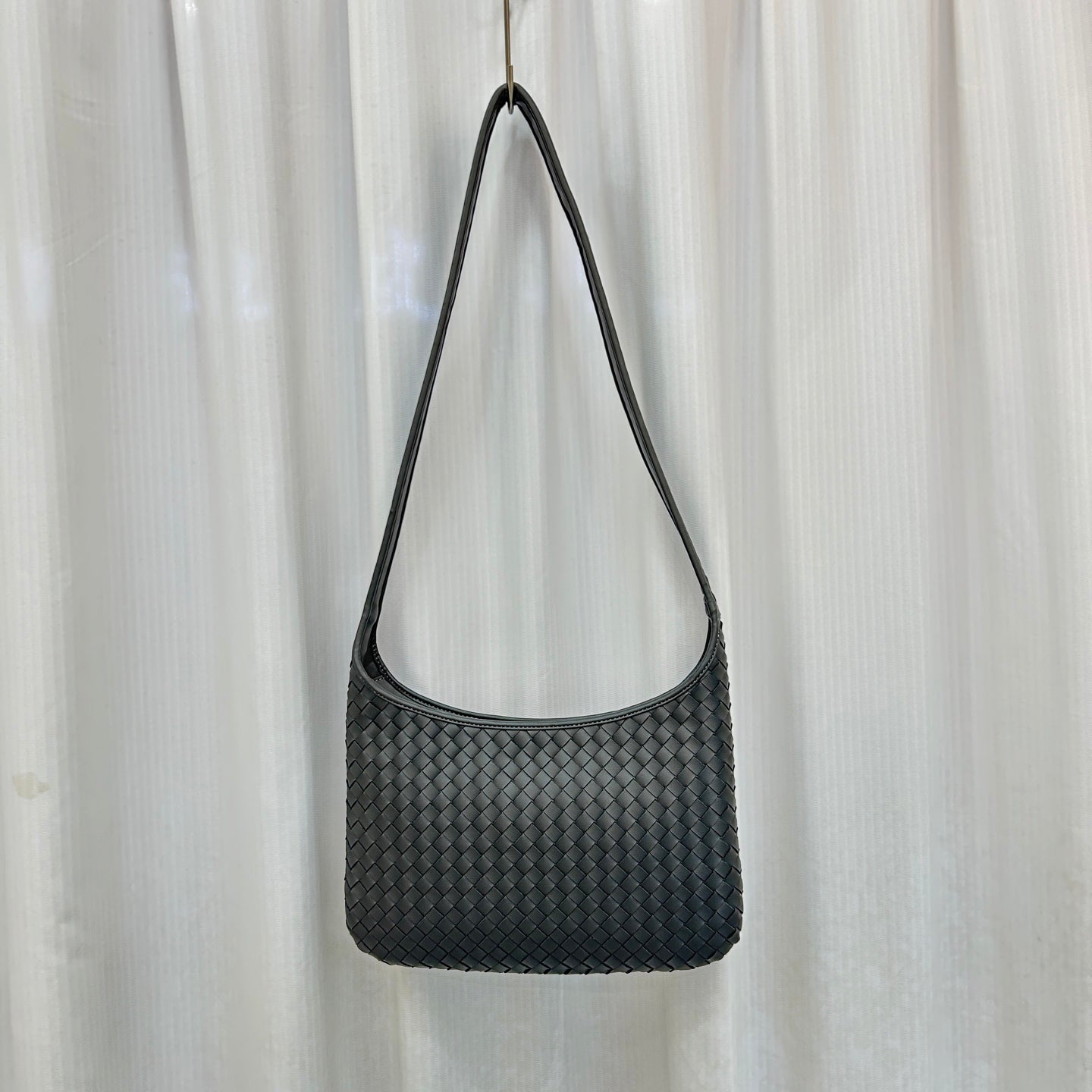 BV* 25SS Woven Crossbody Bag