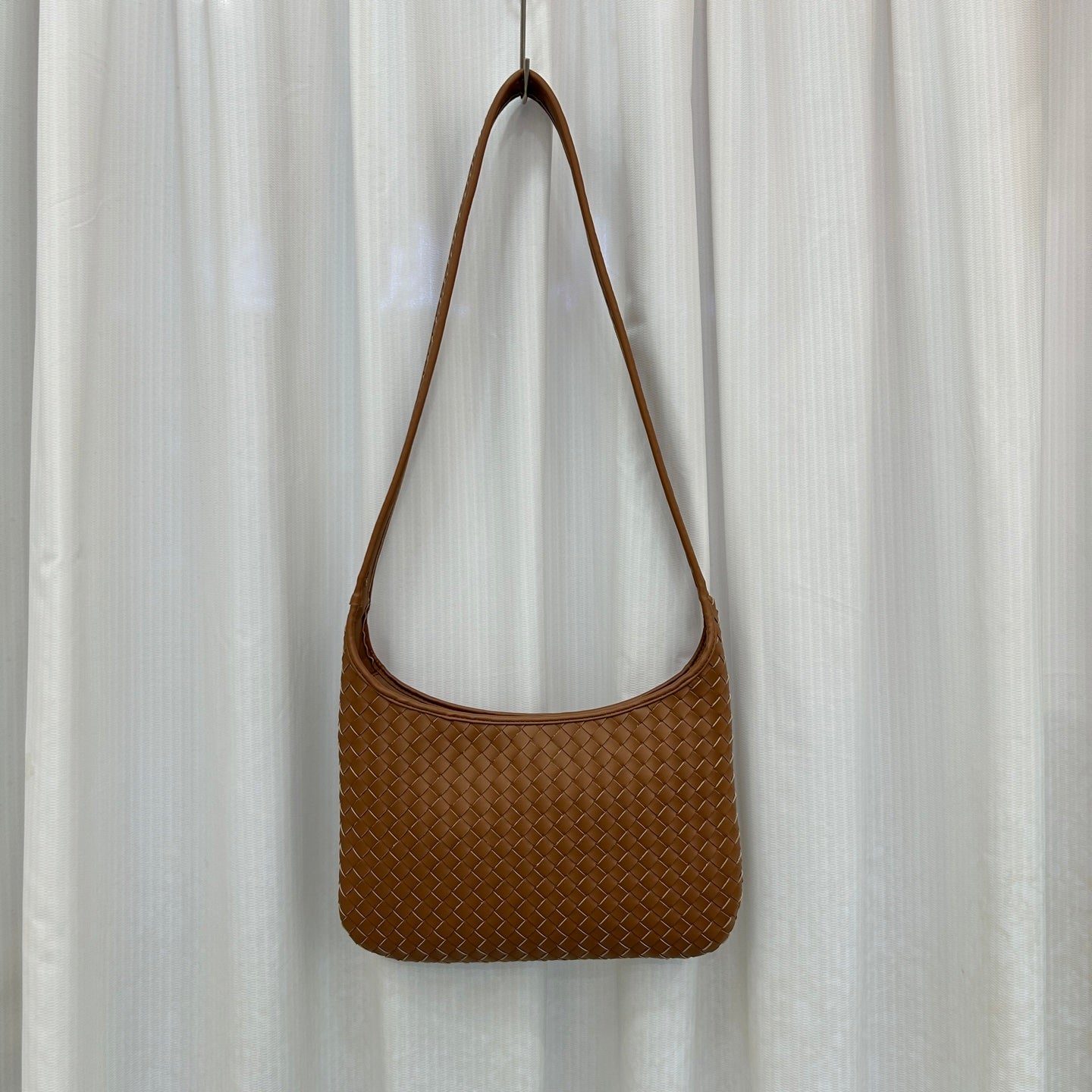 BV* 25SS Woven Crossbody Bag