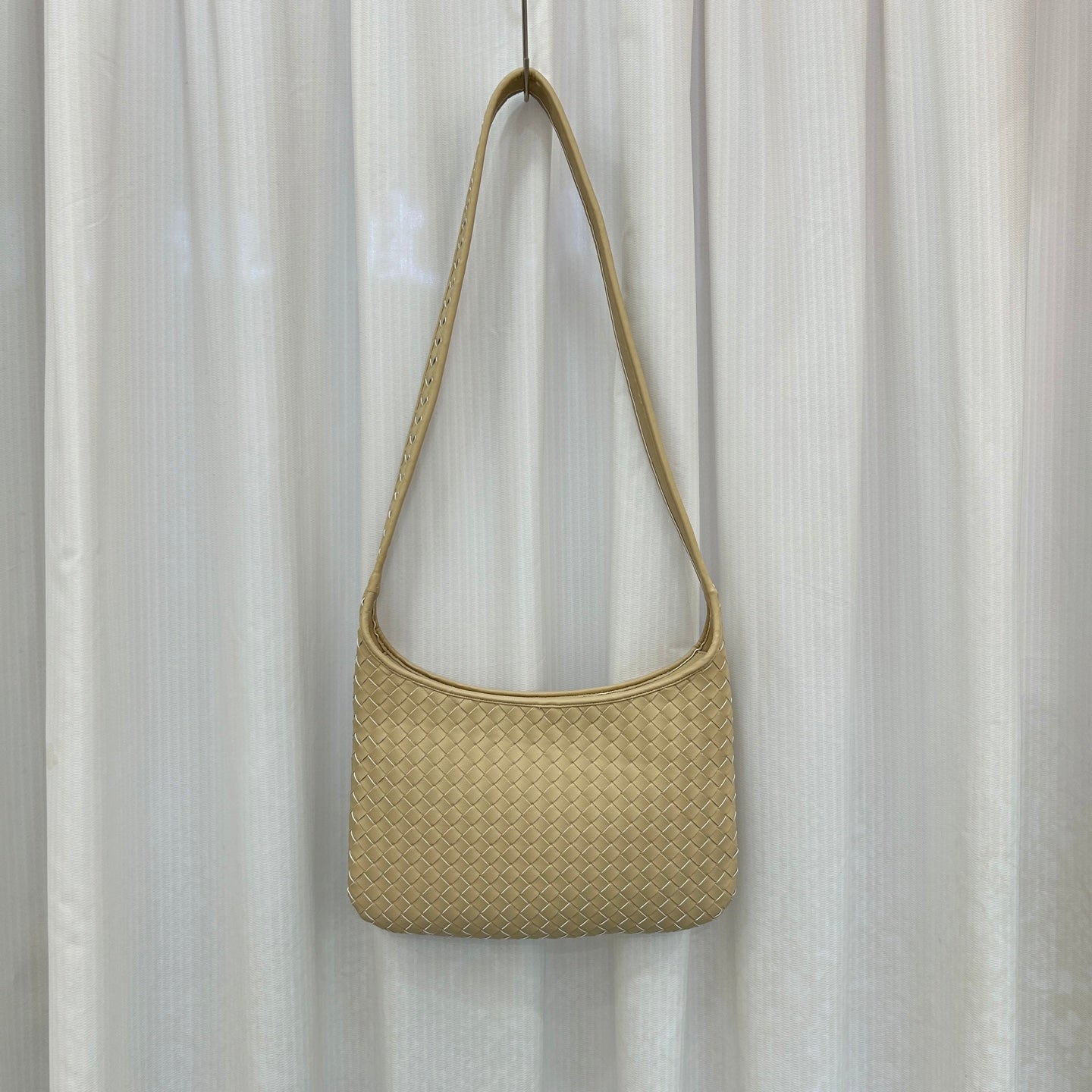 BV* 25SS Woven Crossbody Bag