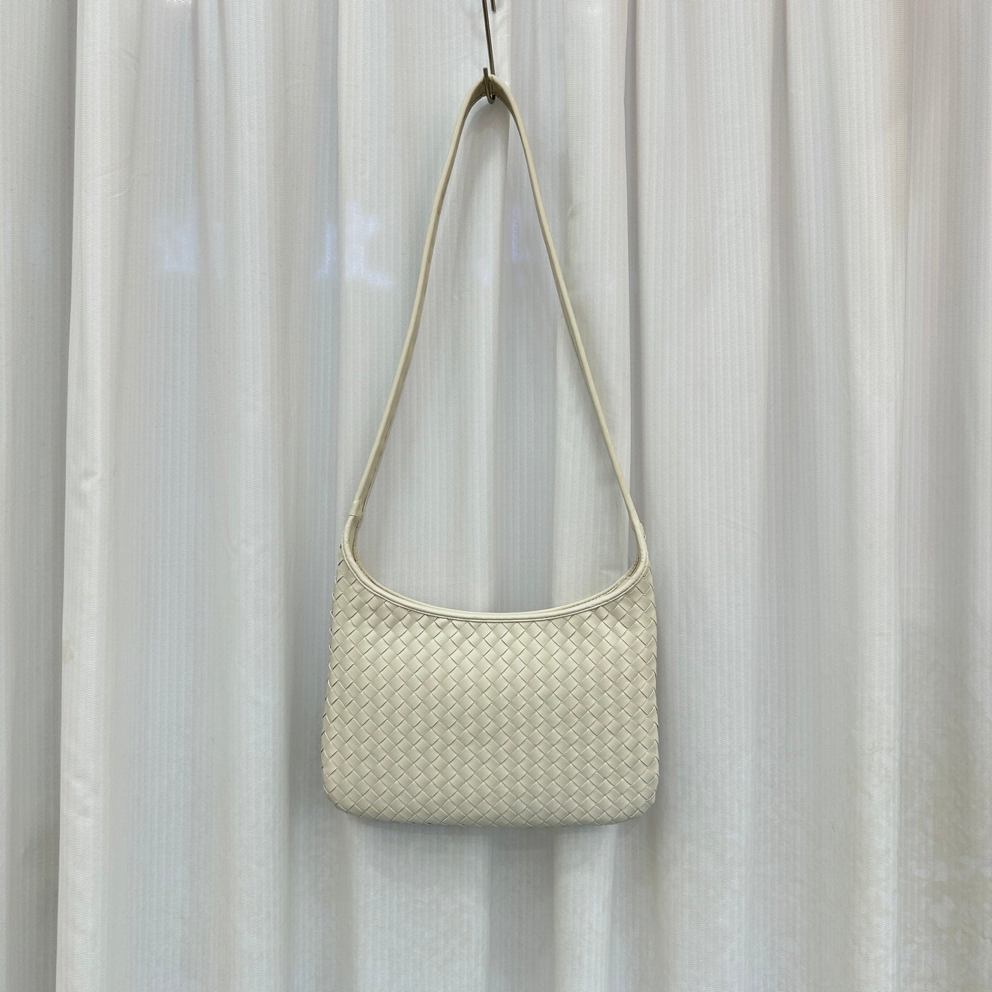 BV* 25SS Woven Crossbody Bag