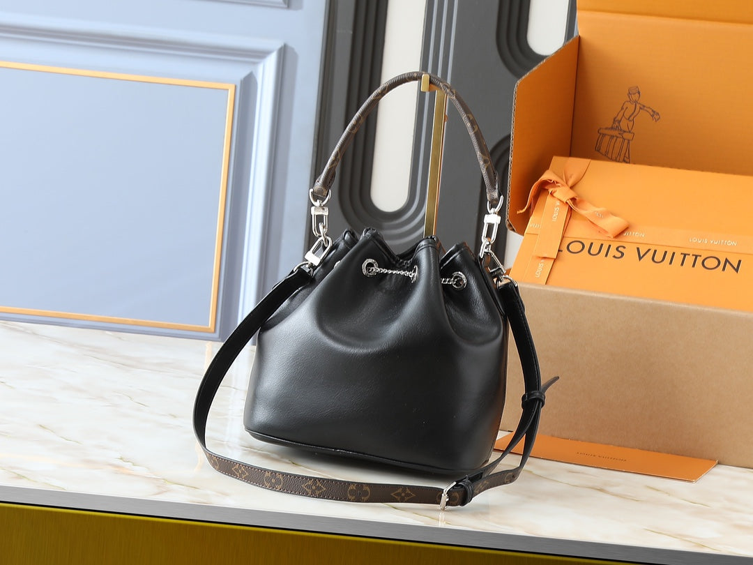 LOU* 25SS Bucket Bag