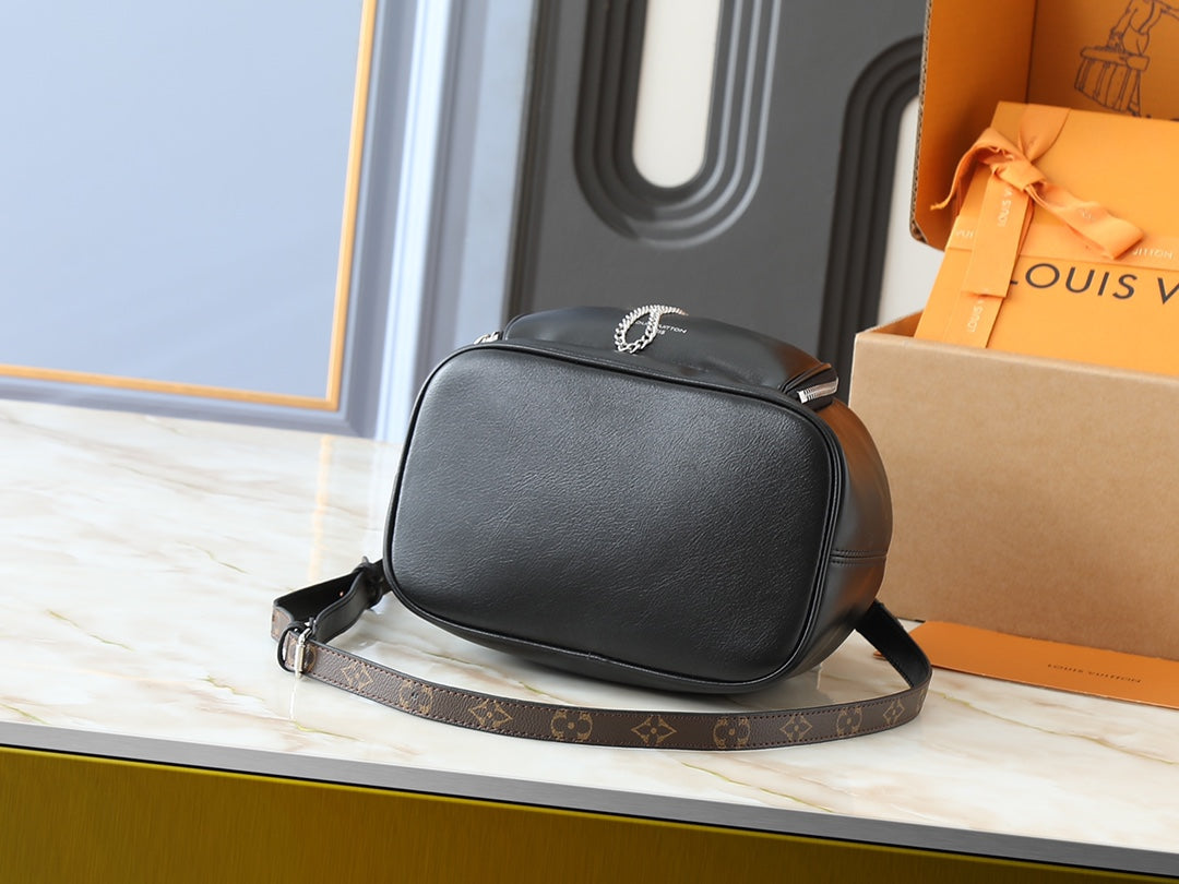 LOU* 25SS Bucket Bag