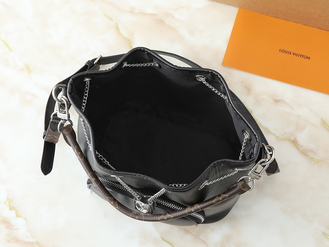 LOU* 25SS Bucket Bag