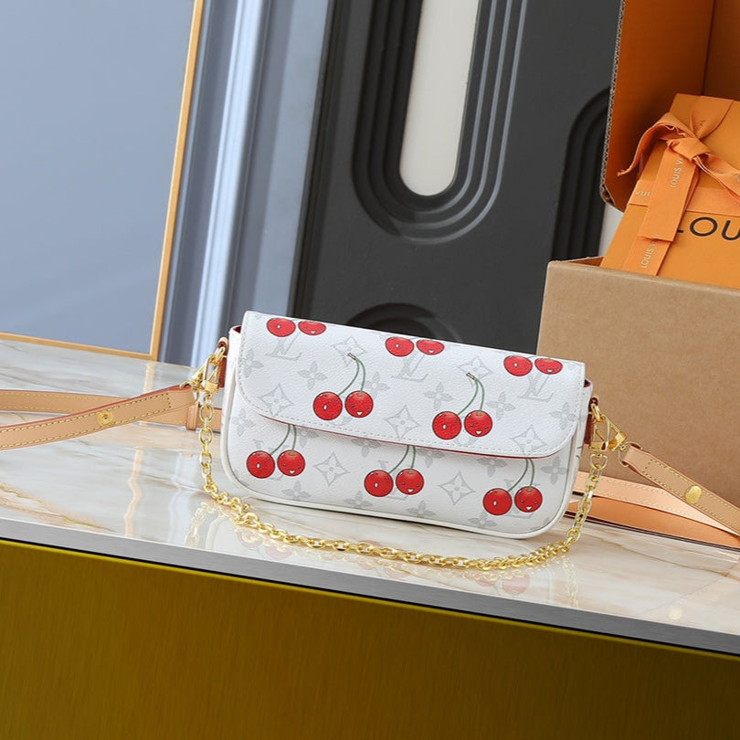 LOU* 25SS Cherry Chain Bag