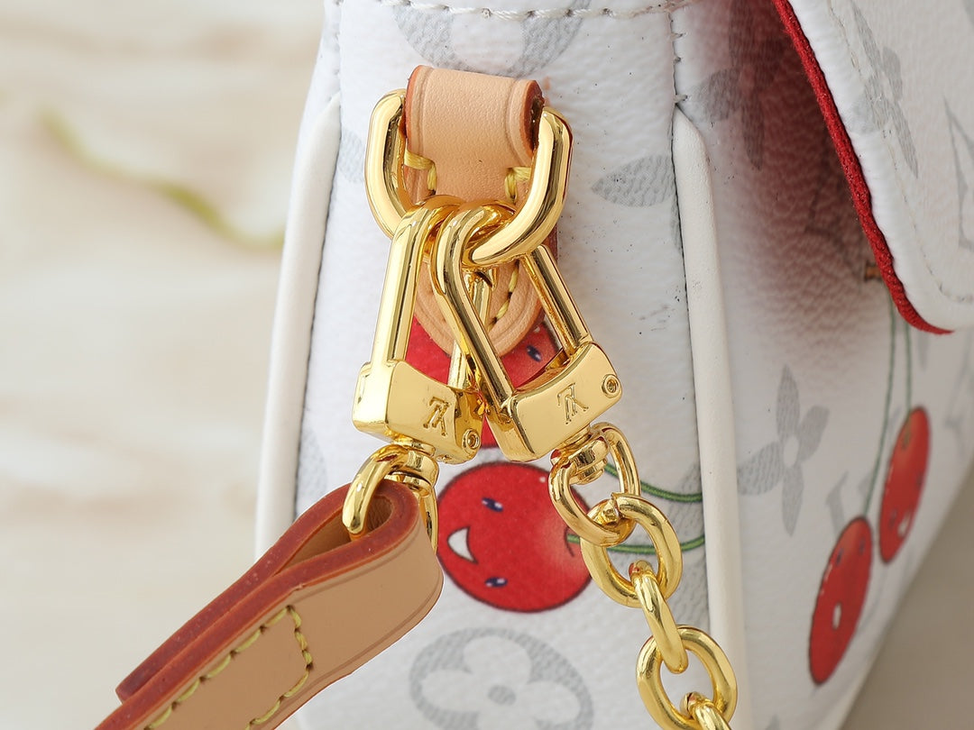 LOU* 25SS Cherry Chain Bag