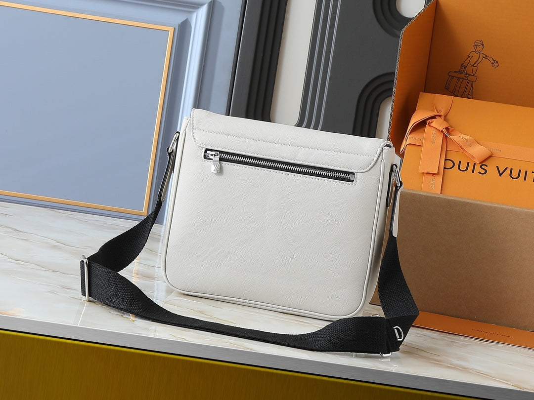 LOU* 25SS Messenger Bag