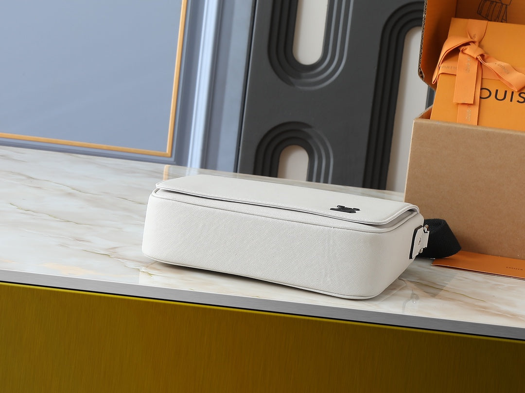 LOU* 25SS Messenger Bag