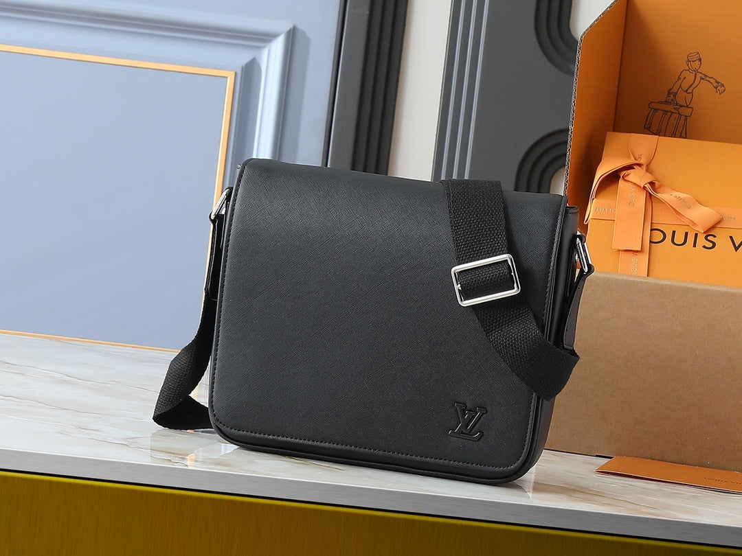 LOU* 25SS Messenger Bag