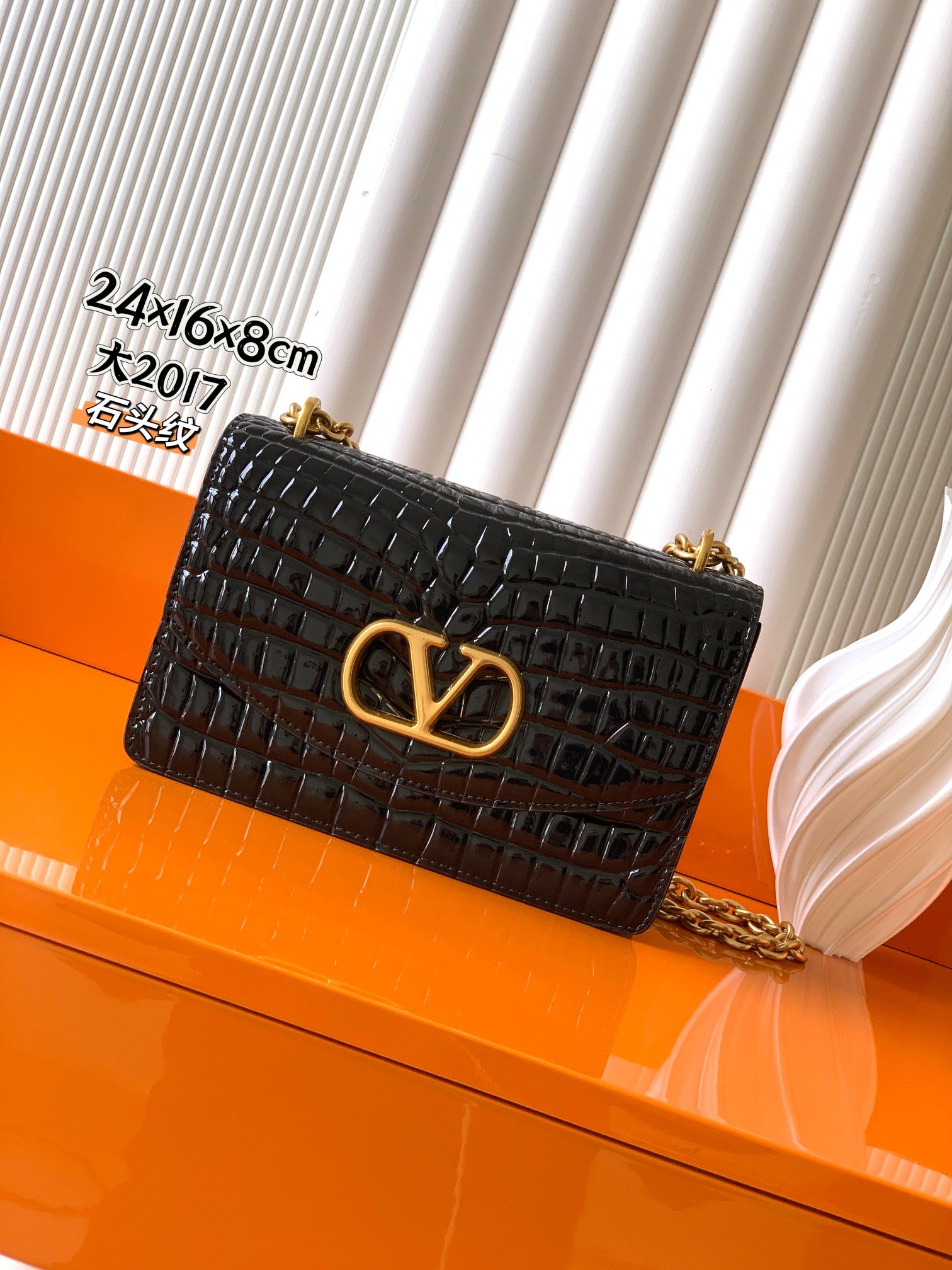 Valent* 25SS stone pattern handbag