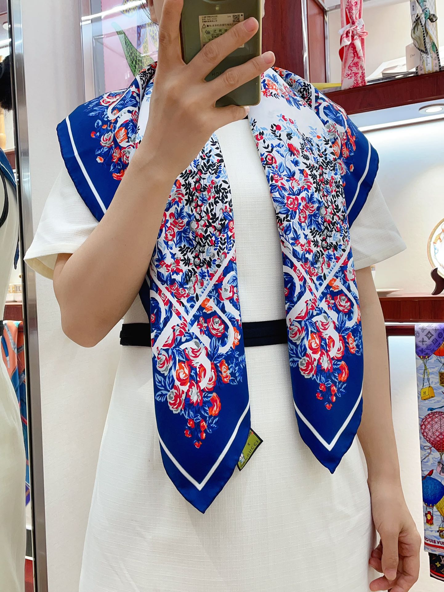 GUC* 25SS square scarf