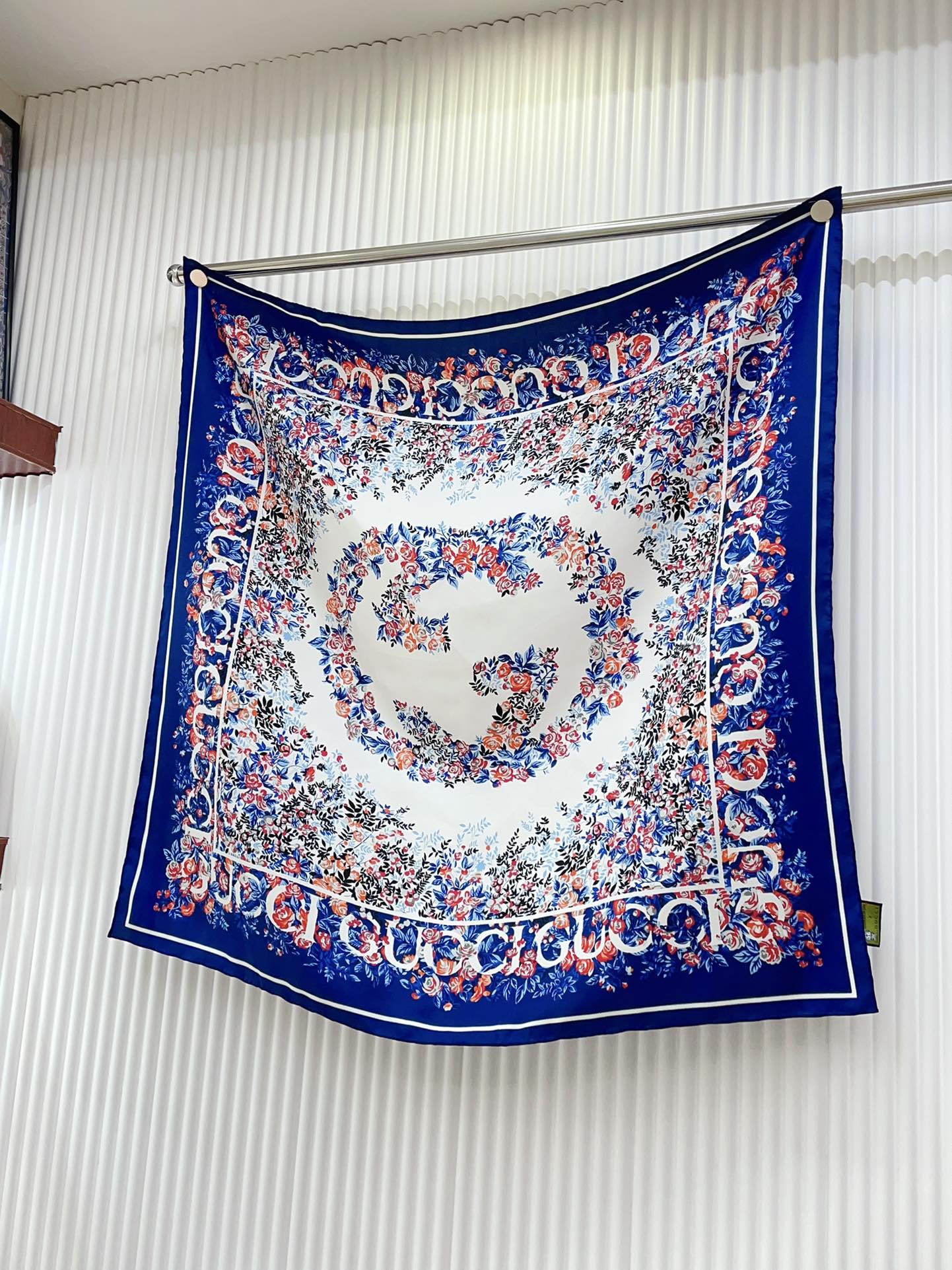 GUC* 25SS square scarf