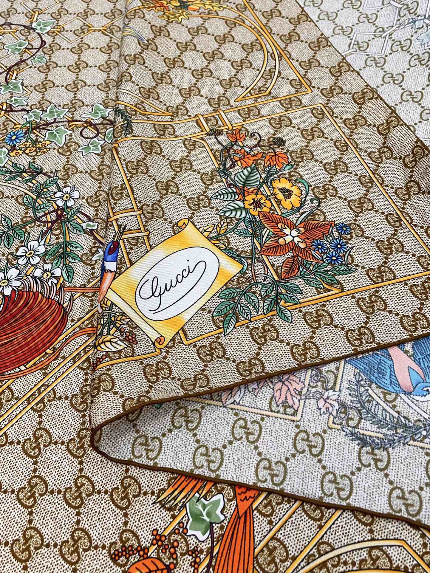 GUC* 25SS square scarf