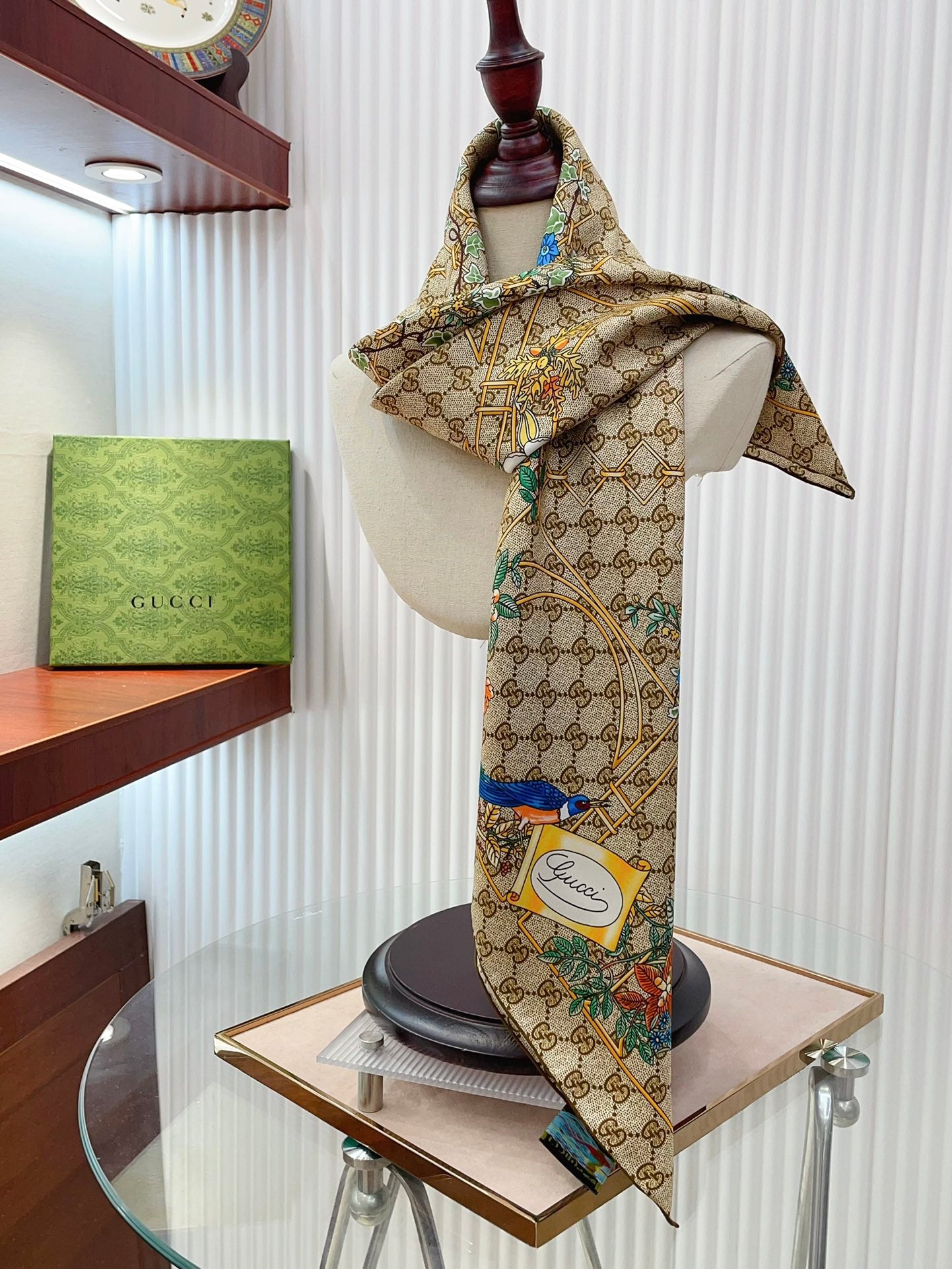 GUC* 25SS square scarf