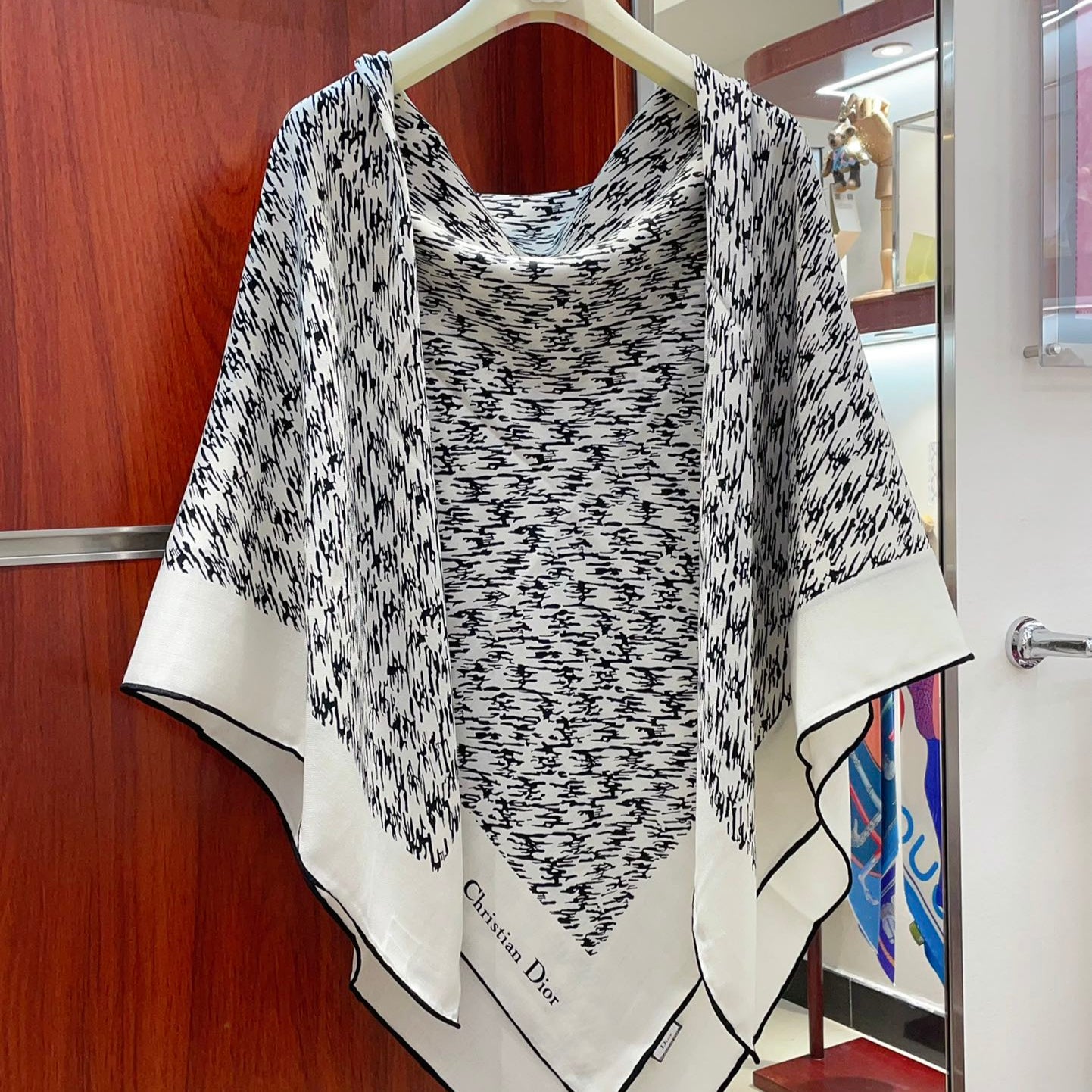 DIO* 25SS houndstooth square scarf