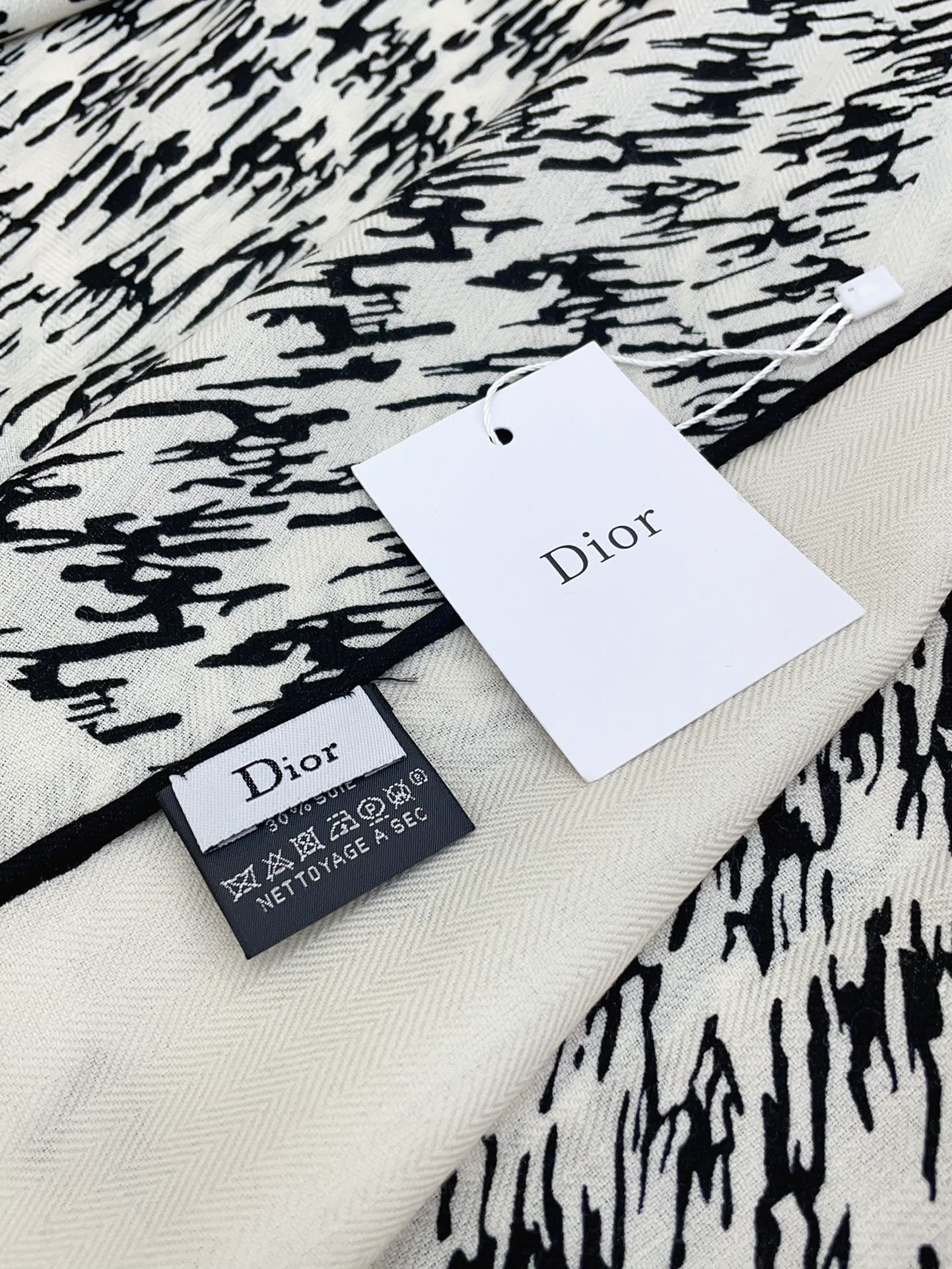 DIO* 25SS houndstooth square scarf