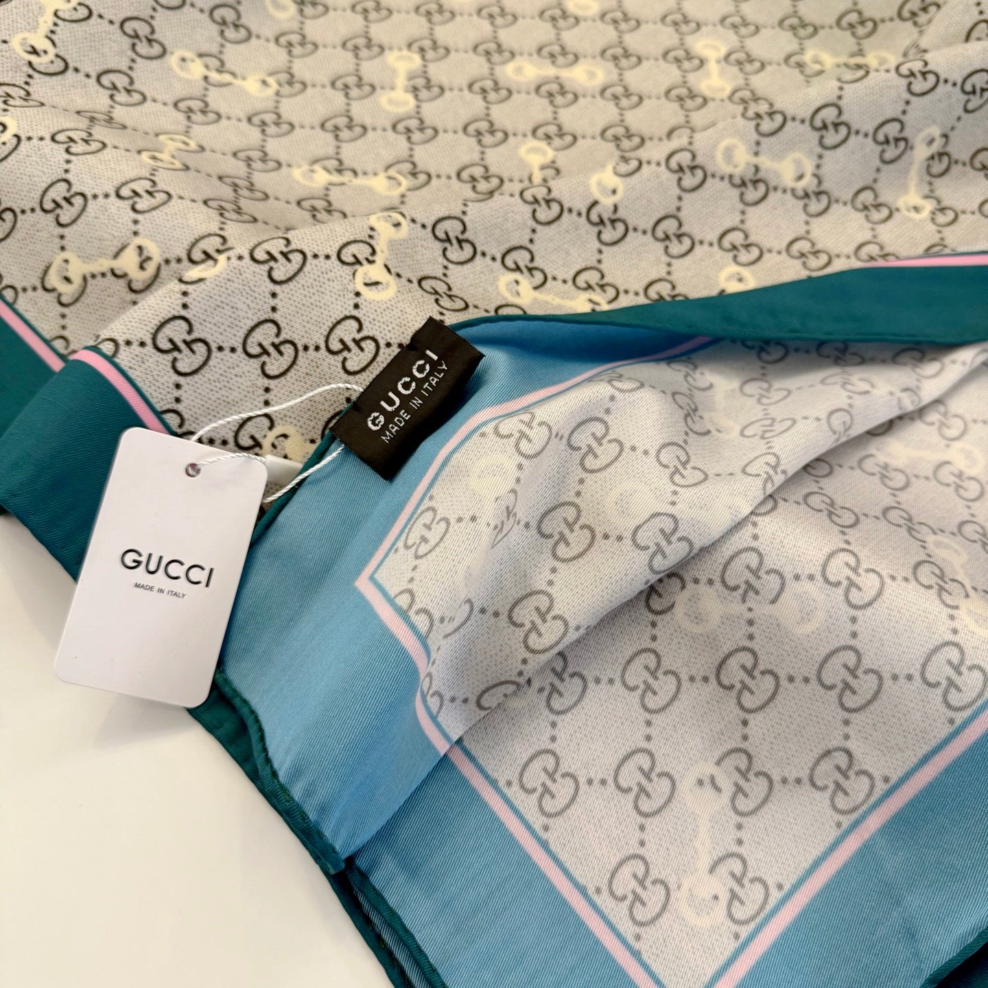 GUC* 25SS square scarf