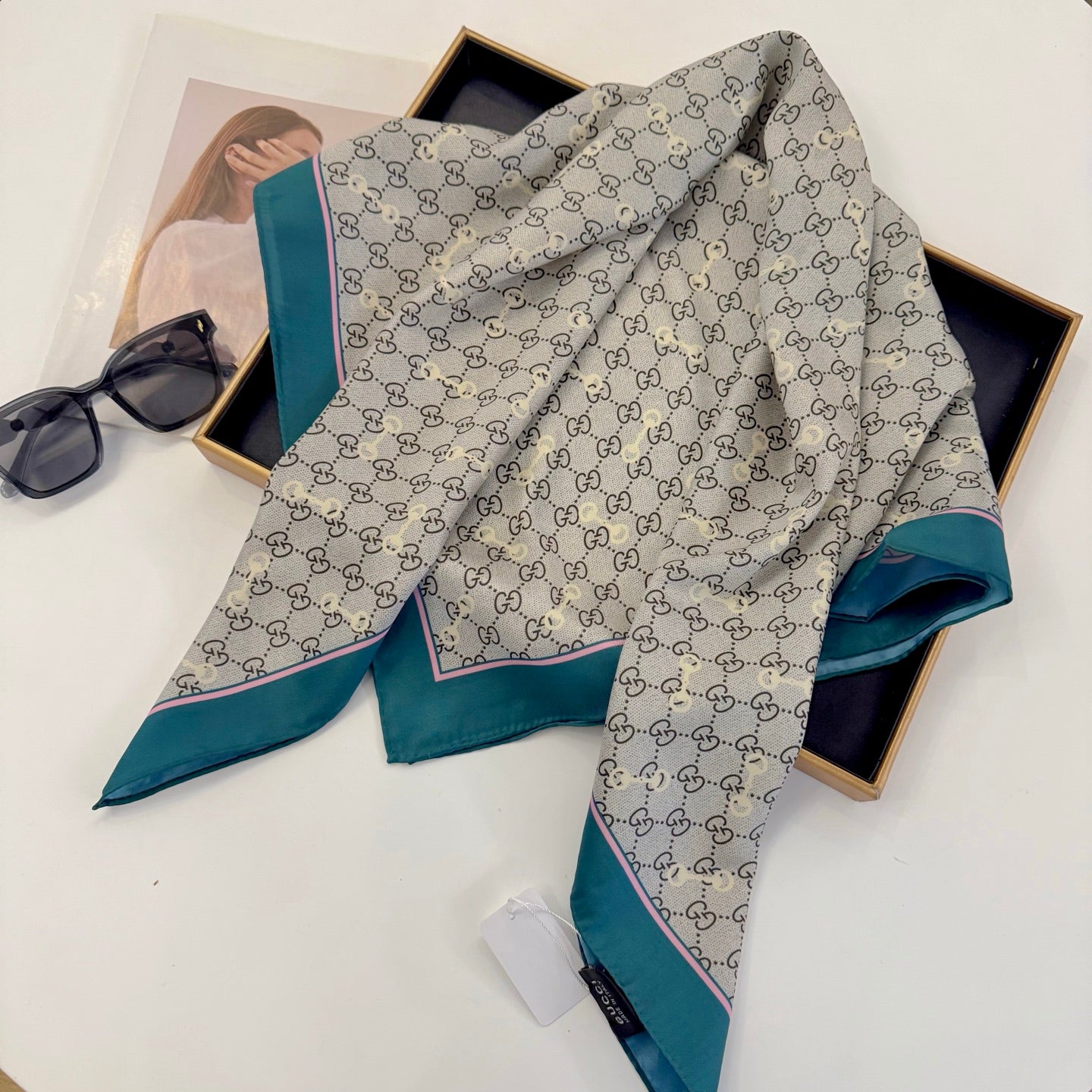 GUC* 25SS square scarf