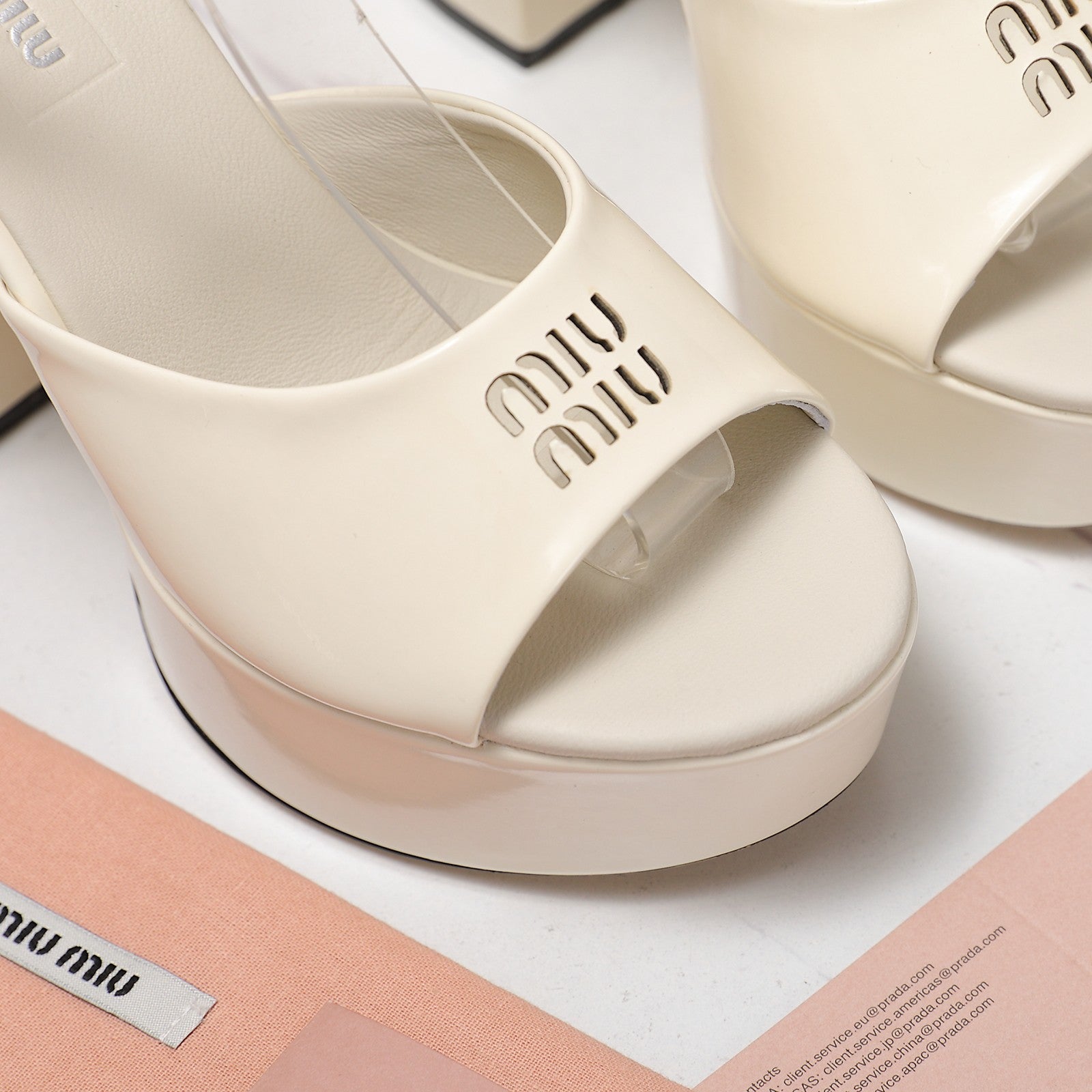 MIU* 25SS Patent Leather Chunky Heel Sandals VIP