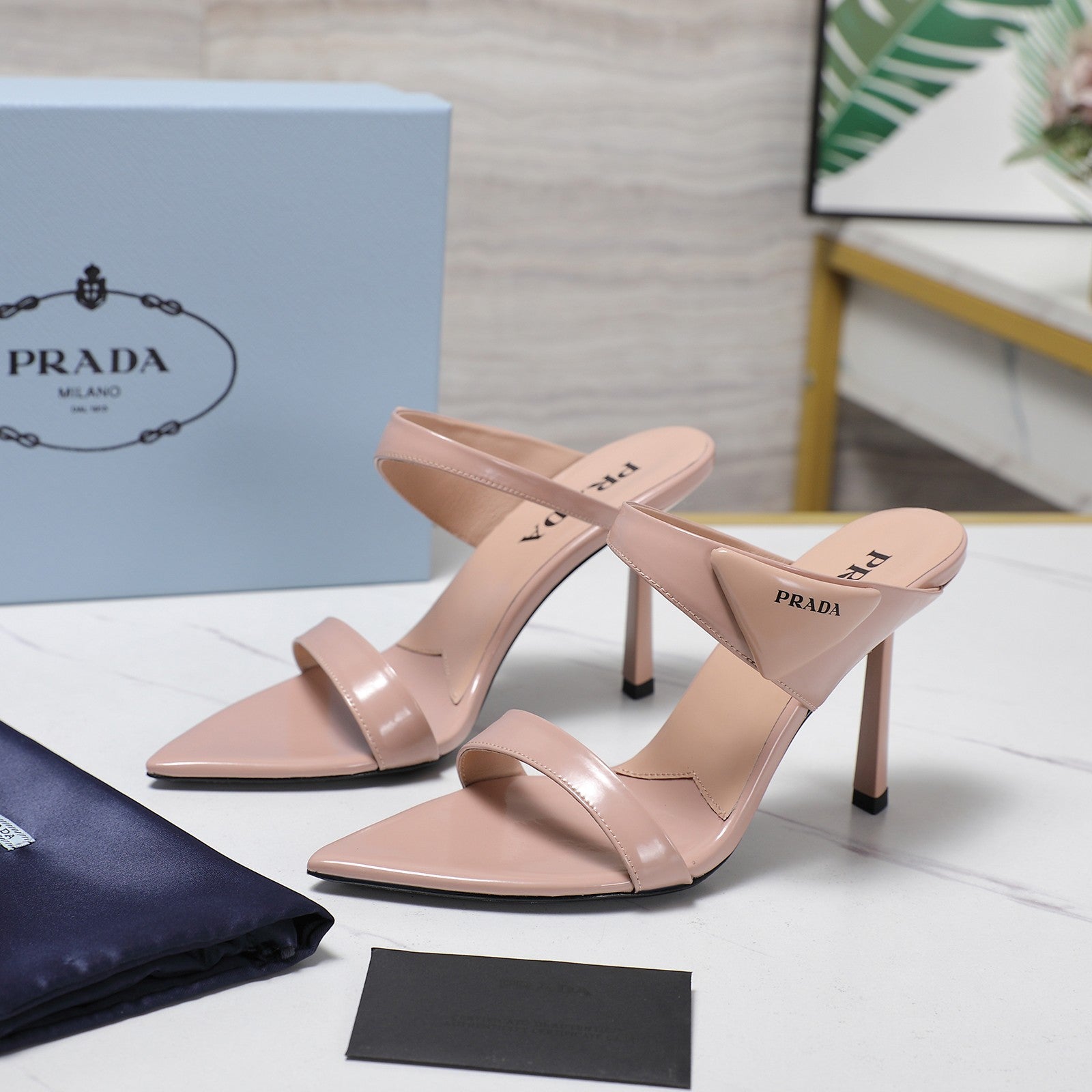 PRA* 25SS Pointed Toe Pumps VIP